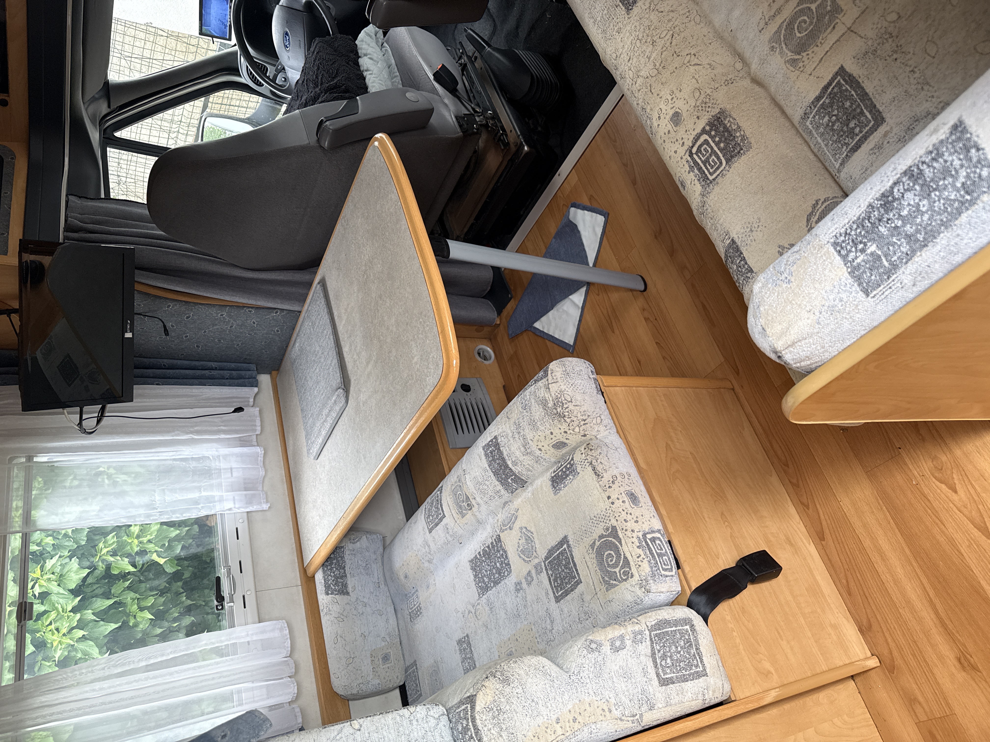 camping-car CHAUSSON ODYSEE 92   intérieur / coin salon