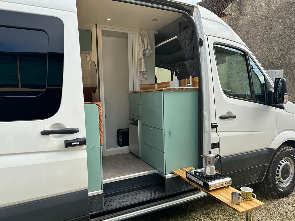camping-car VOLKSWAGEN CRAFTER  extérieur / latéral droit
