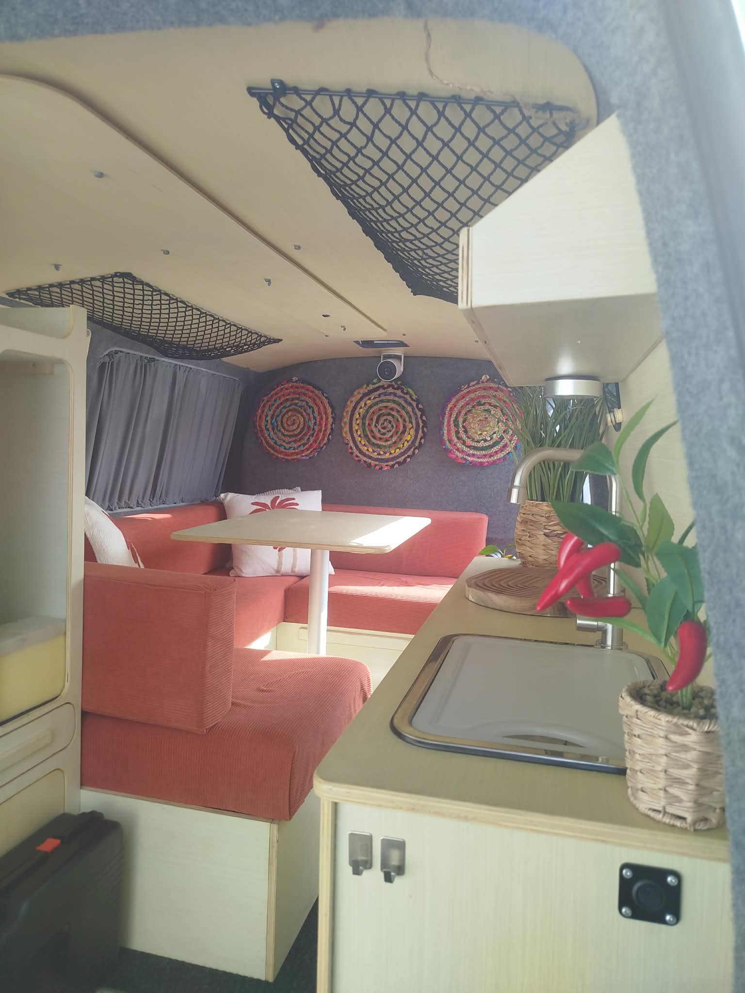 camping-car VOLKSWAGEN T6  intérieur / coin salon