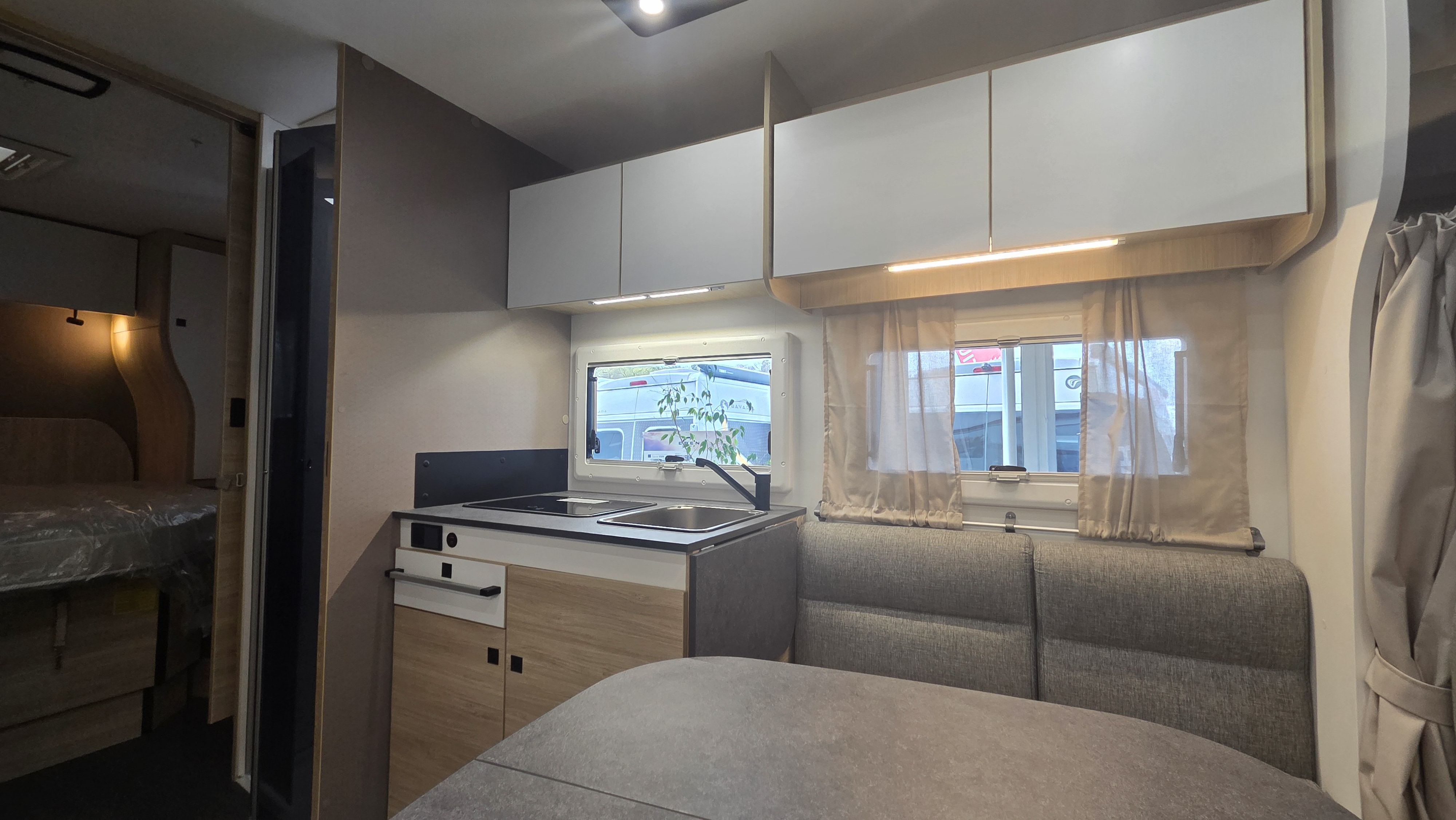 camping-car CHALLENGER 328 BREAK EDITION  intérieur  / coin cuisine