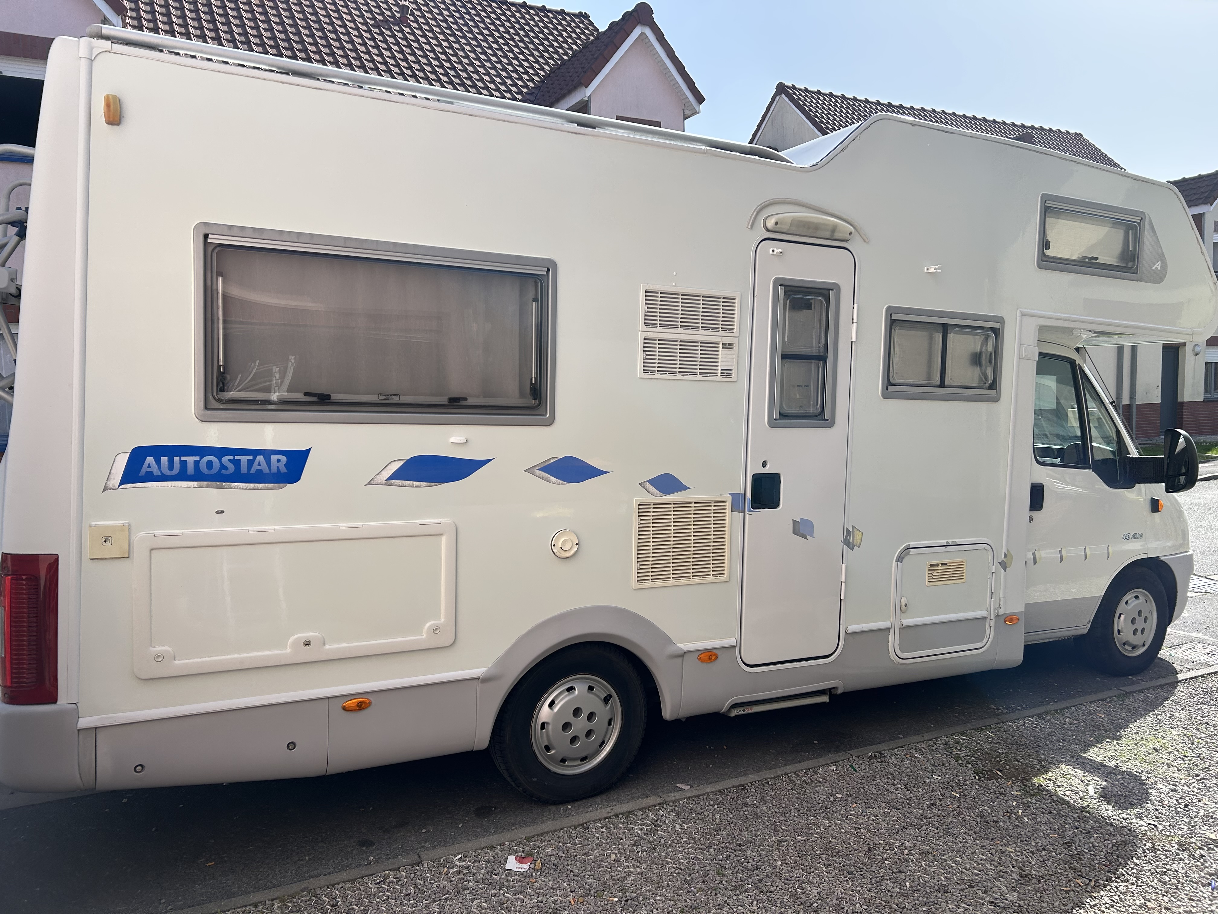 camping-car AUTOSTAR C447  extérieur / latéral droit