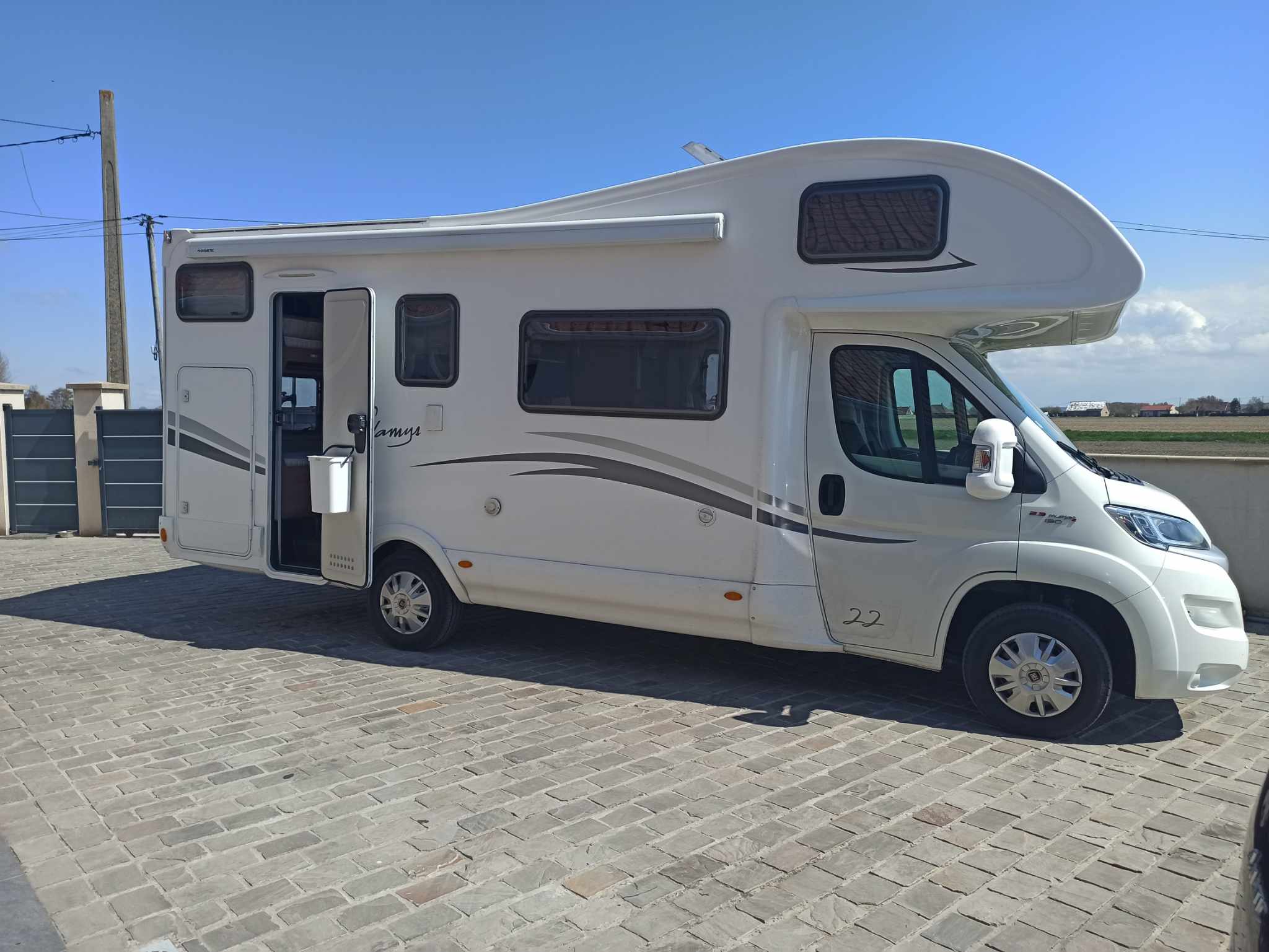 camping-car MC LOUIS GLAMYS 22  extérieur / face avant