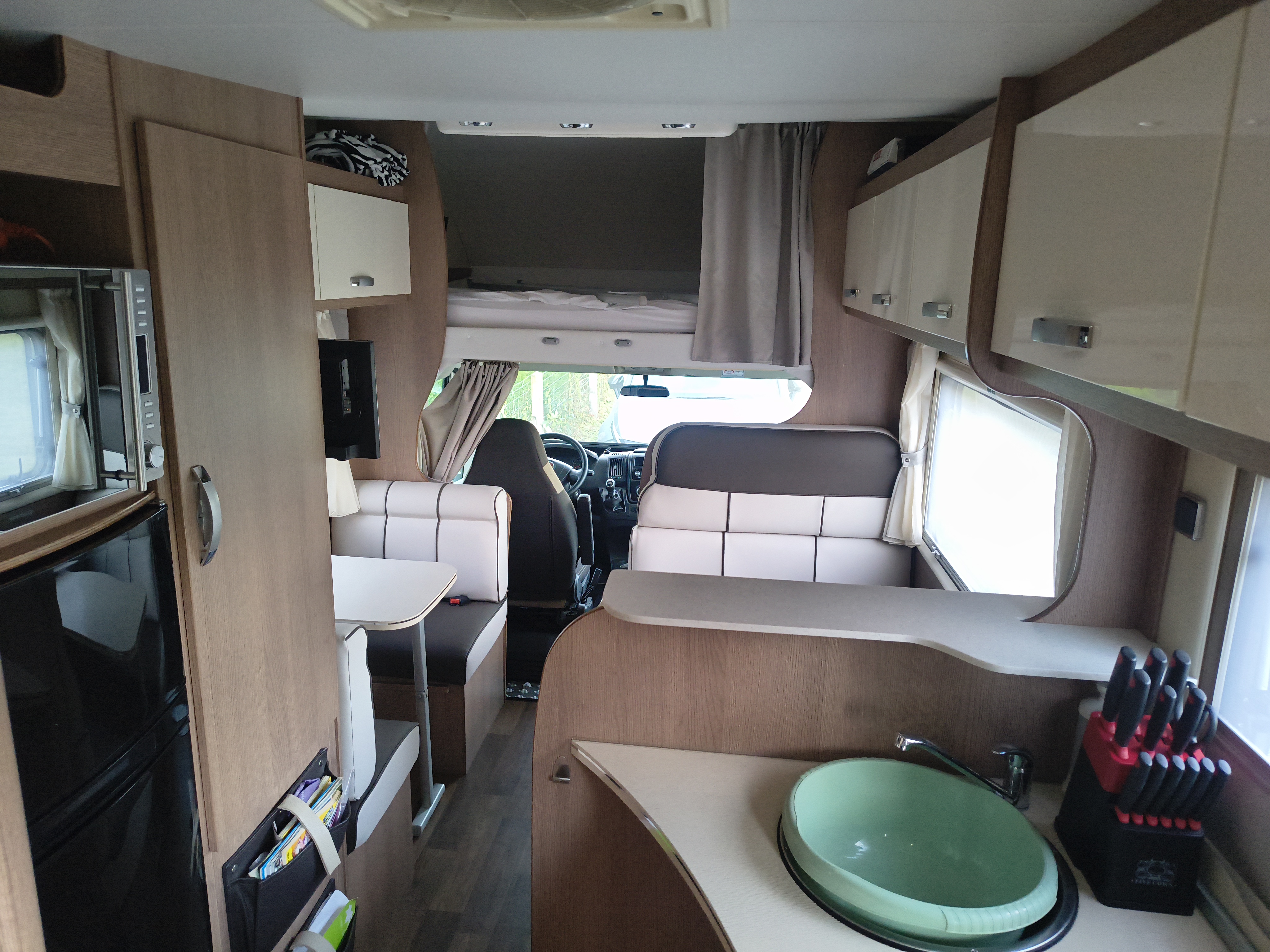 camping-car MC LOUIS GLAMYS 22  intérieur / coin salon