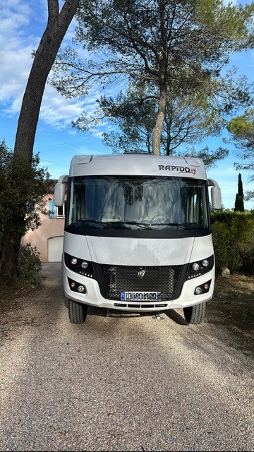 camping-car RAPIDO 8066DF  extérieur / face avant