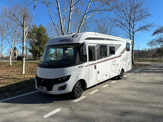 camping-car RAPIDO 8066DF  extérieur / latéral gauche