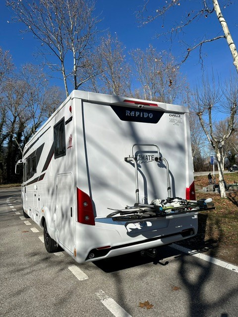 camping-car RAPIDO 8066DF  extérieur / arrière