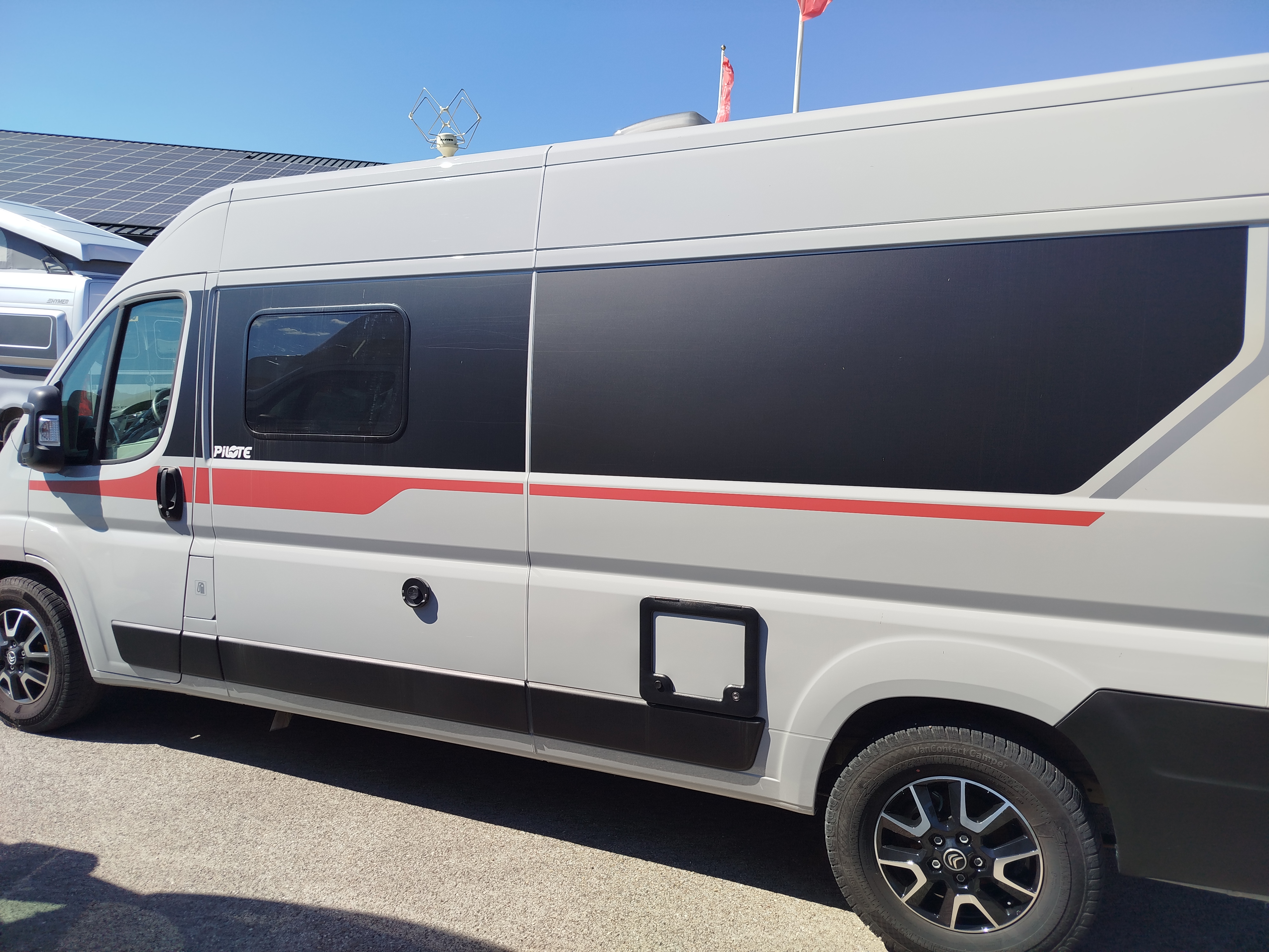camping-car PILOTE V600S  extérieur / latéral gauche