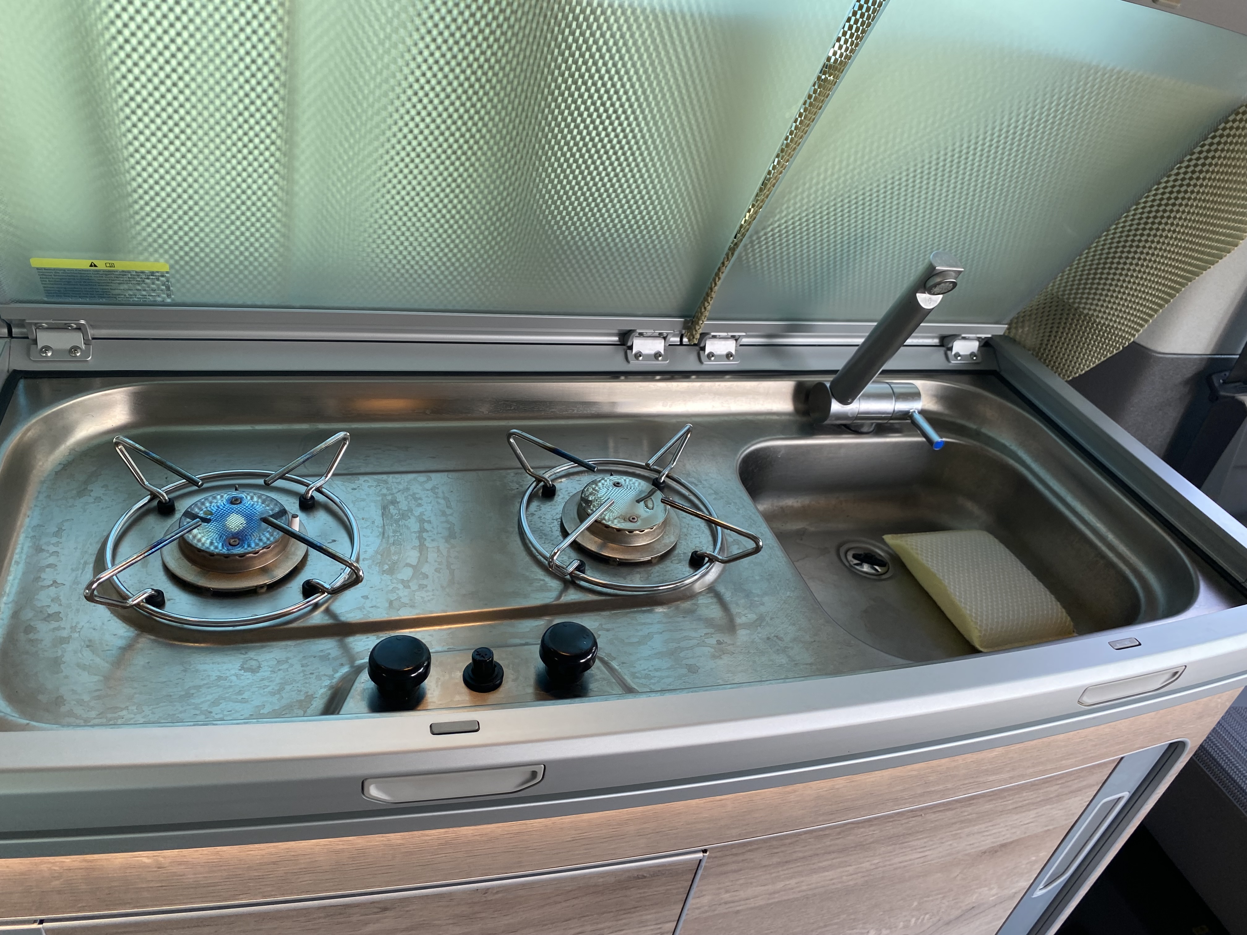 camping-car VOLKSWAGEN CALIFORNIA COAST  intérieur / coin salon