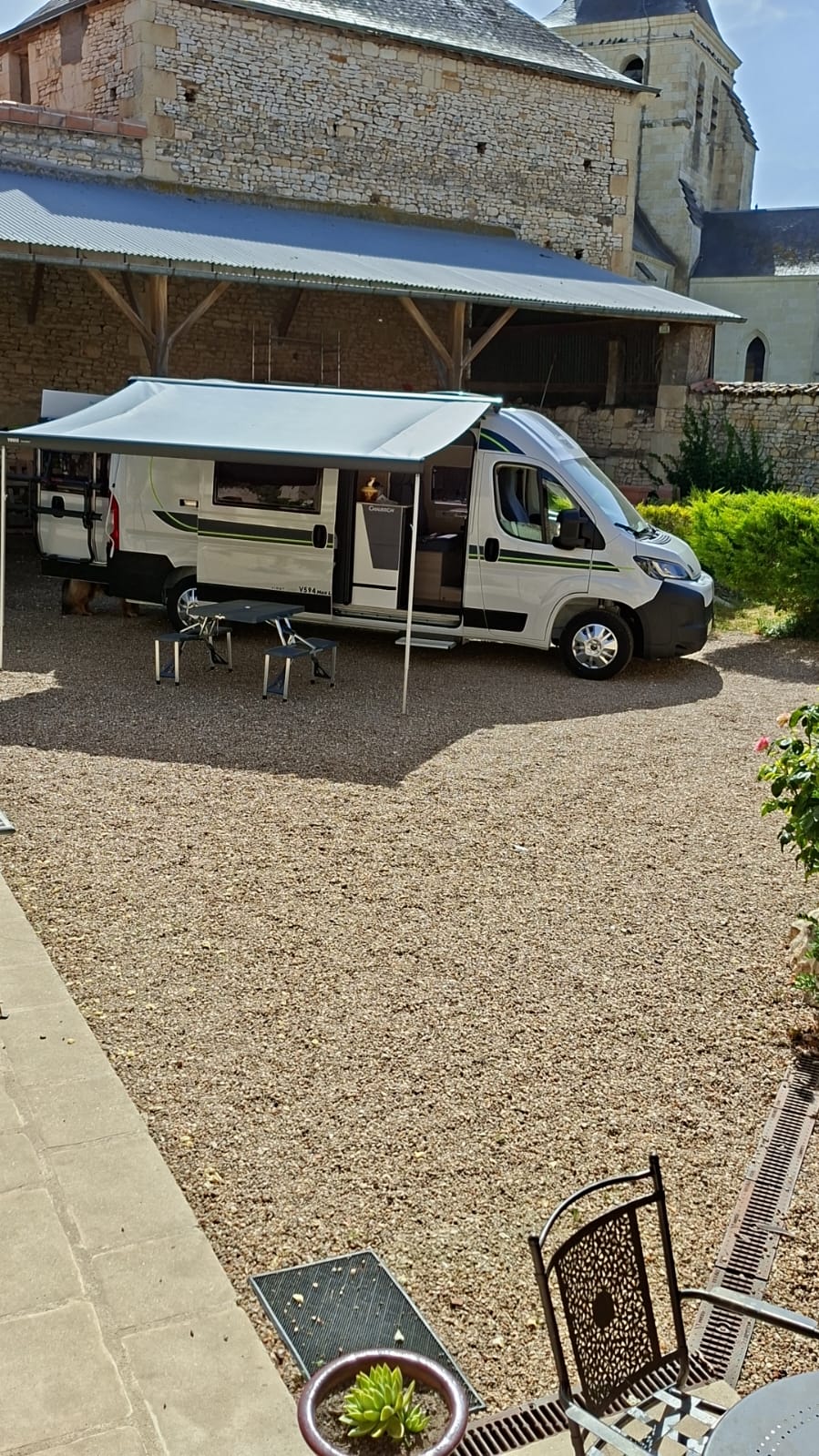 camping-car CHAUSSON V594  extérieur / latéral droit