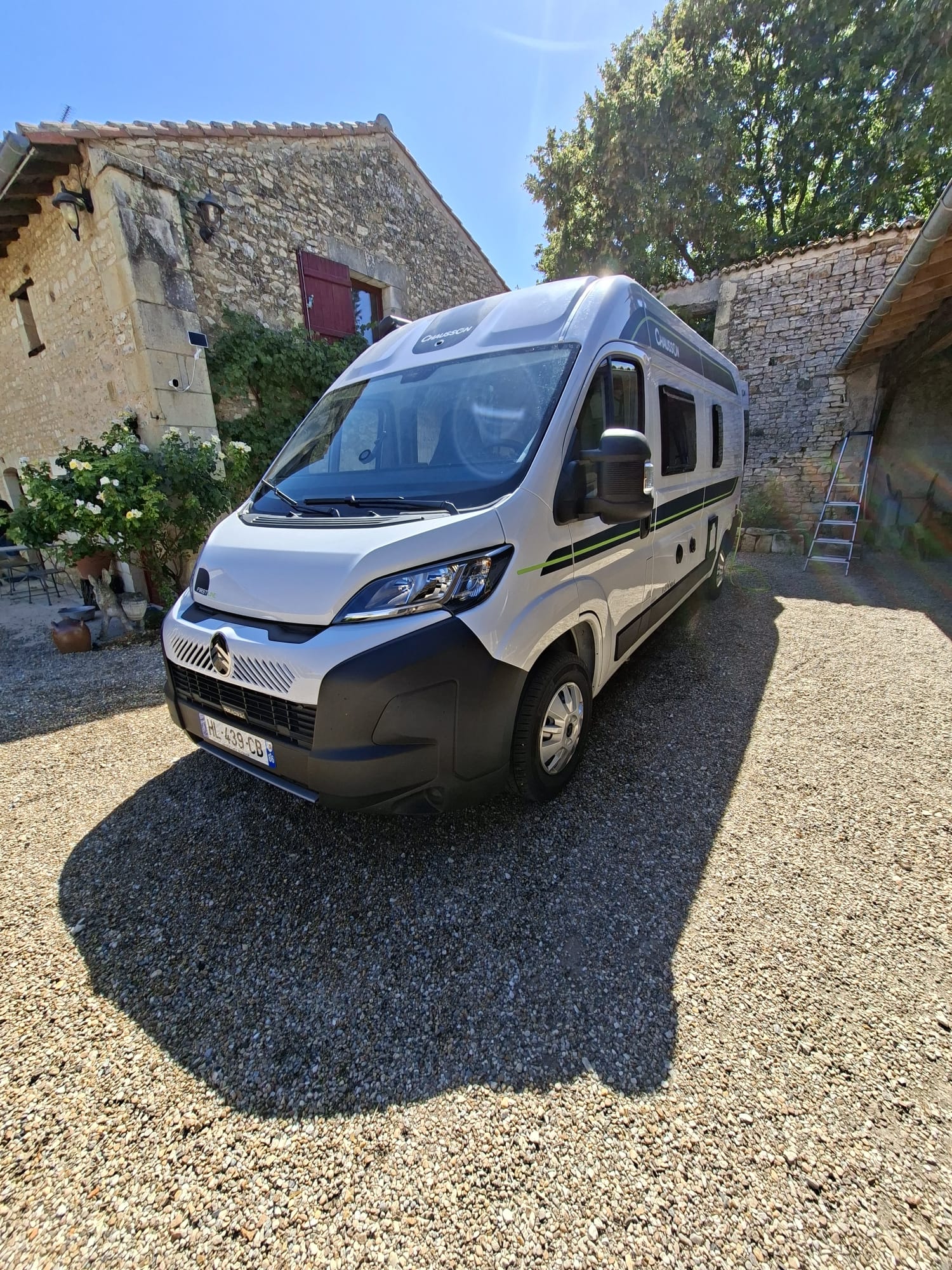 camping-car CHAUSSON V594  extérieur / face avant