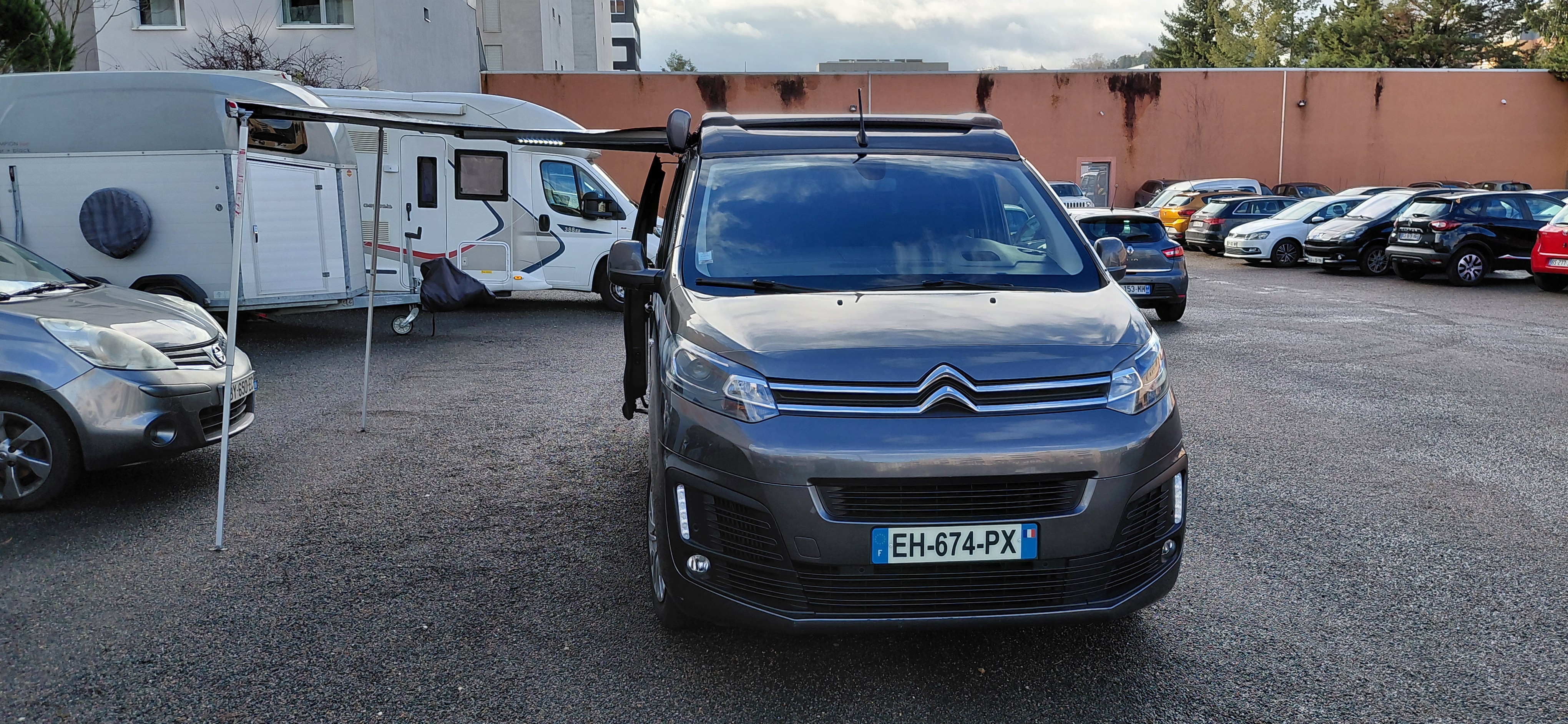camping-car JUMPY SPACE TOURER  extérieur / face avant