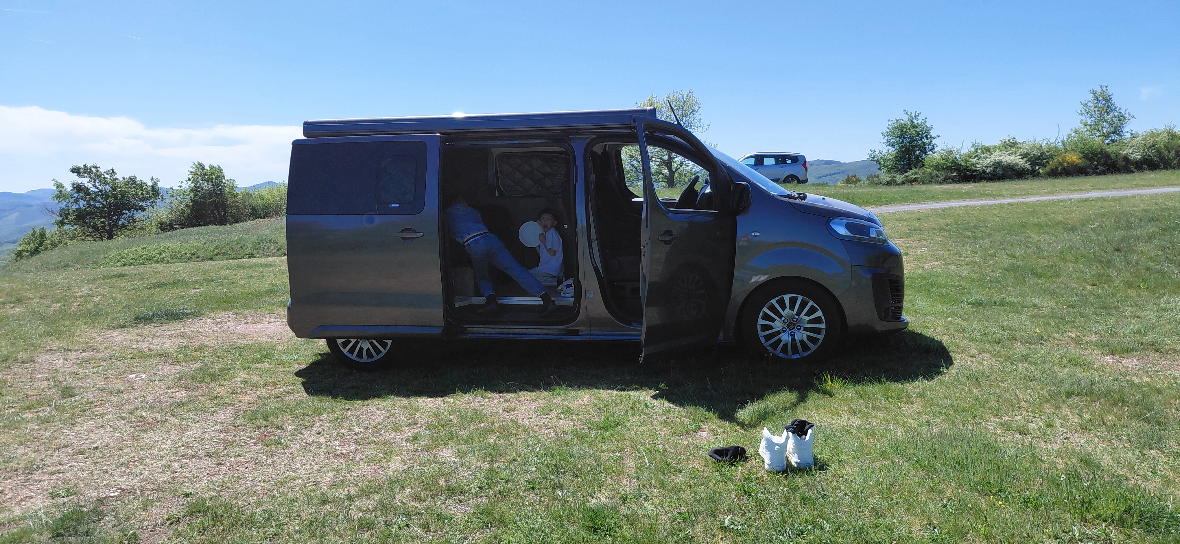 camping-car JUMPY SPACE TOURER  intérieur  / coin cuisine