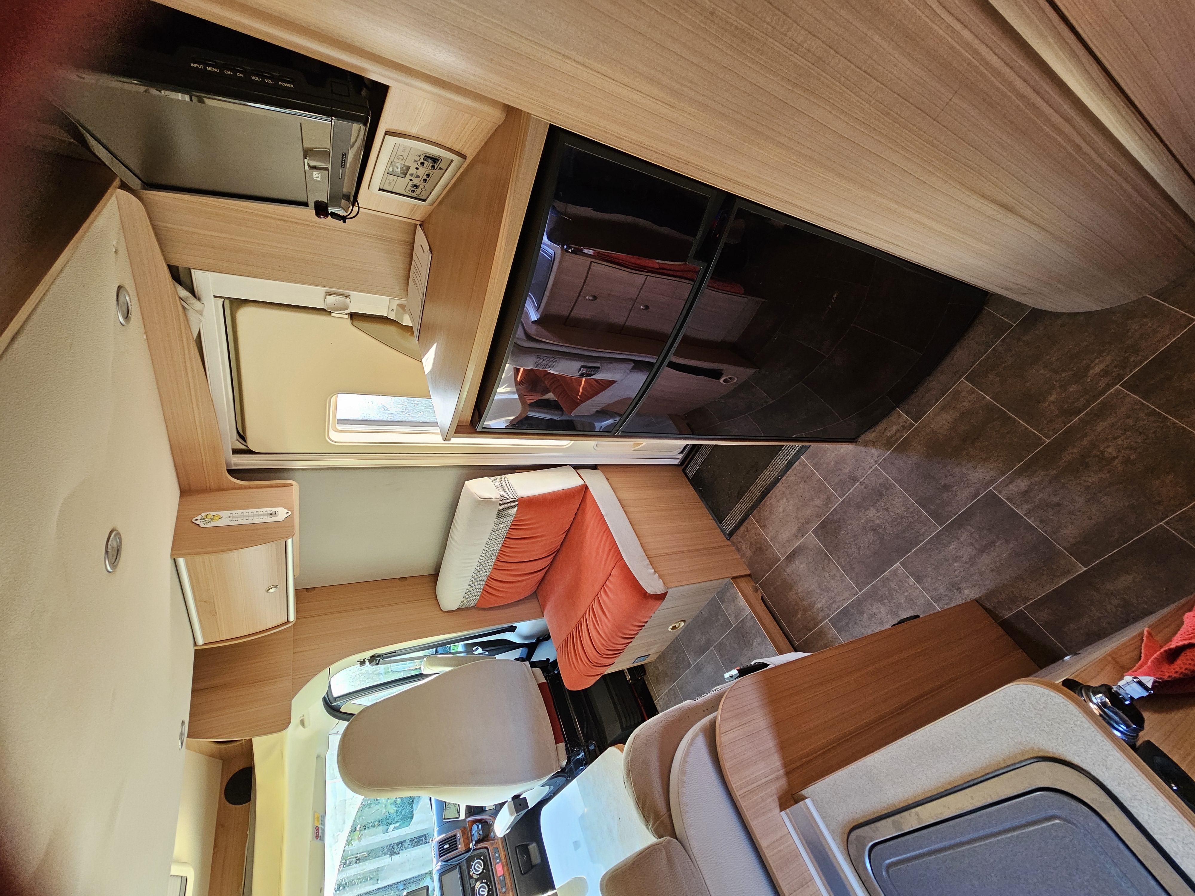 camping-car BURSTNER IXEO TIME IT 734  extérieur / latéral droit