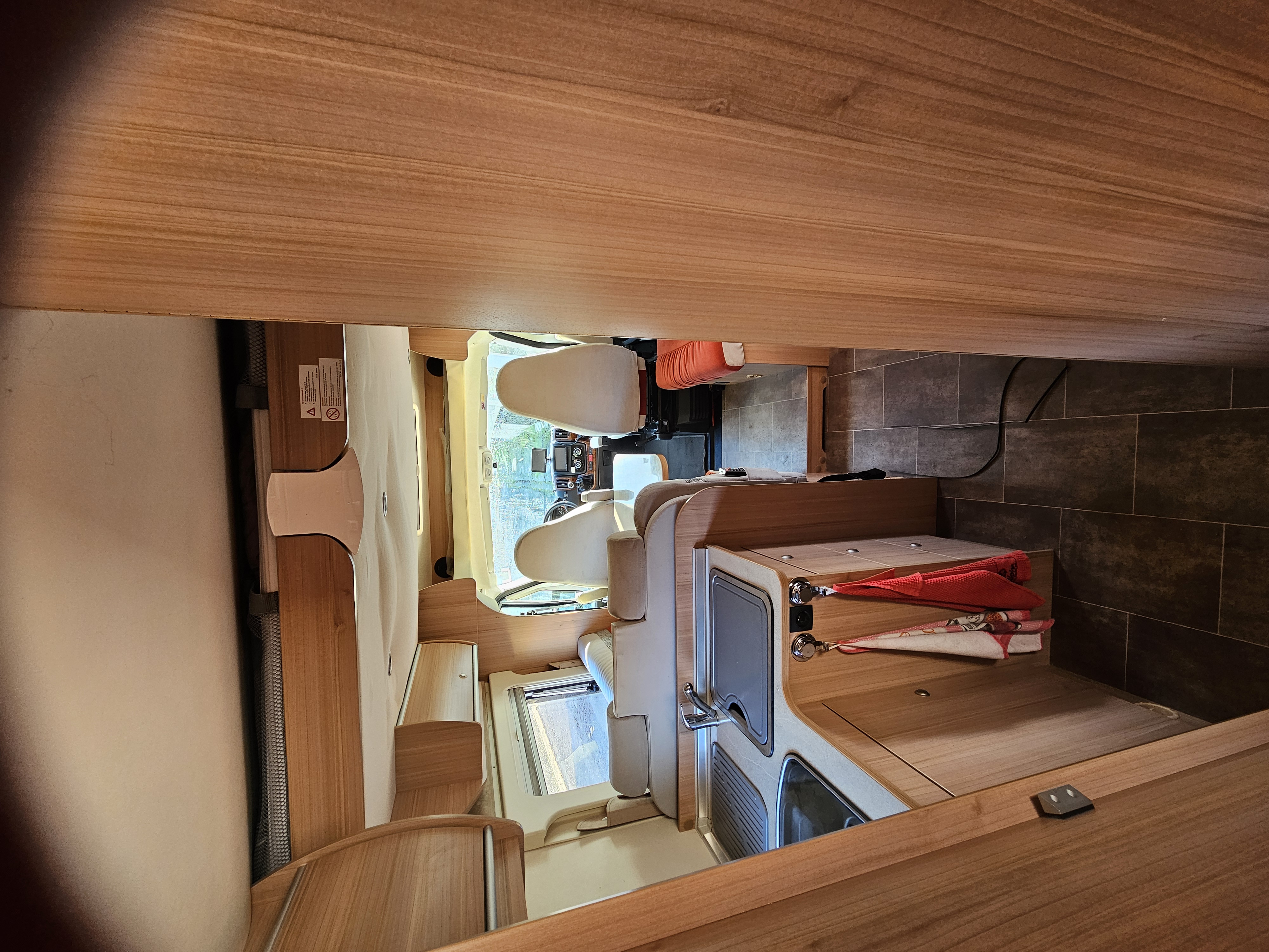 camping-car BURSTNER IXEO TIME IT 734  extérieur / arrière