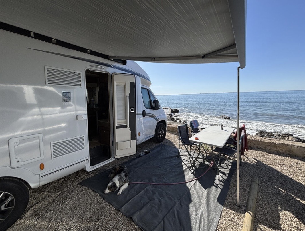 camping-car FLEURETTE 74LMF EDITION 55  extérieur / latéral gauche