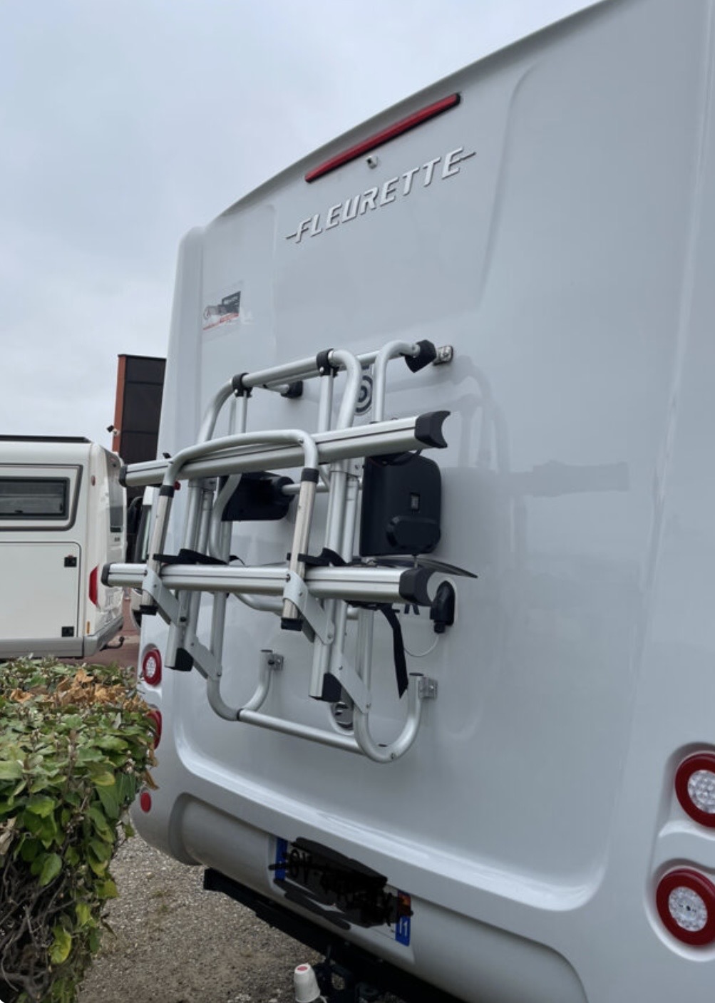 camping-car FLEURETTE 74LMF EDITION 55  extérieur / arrière