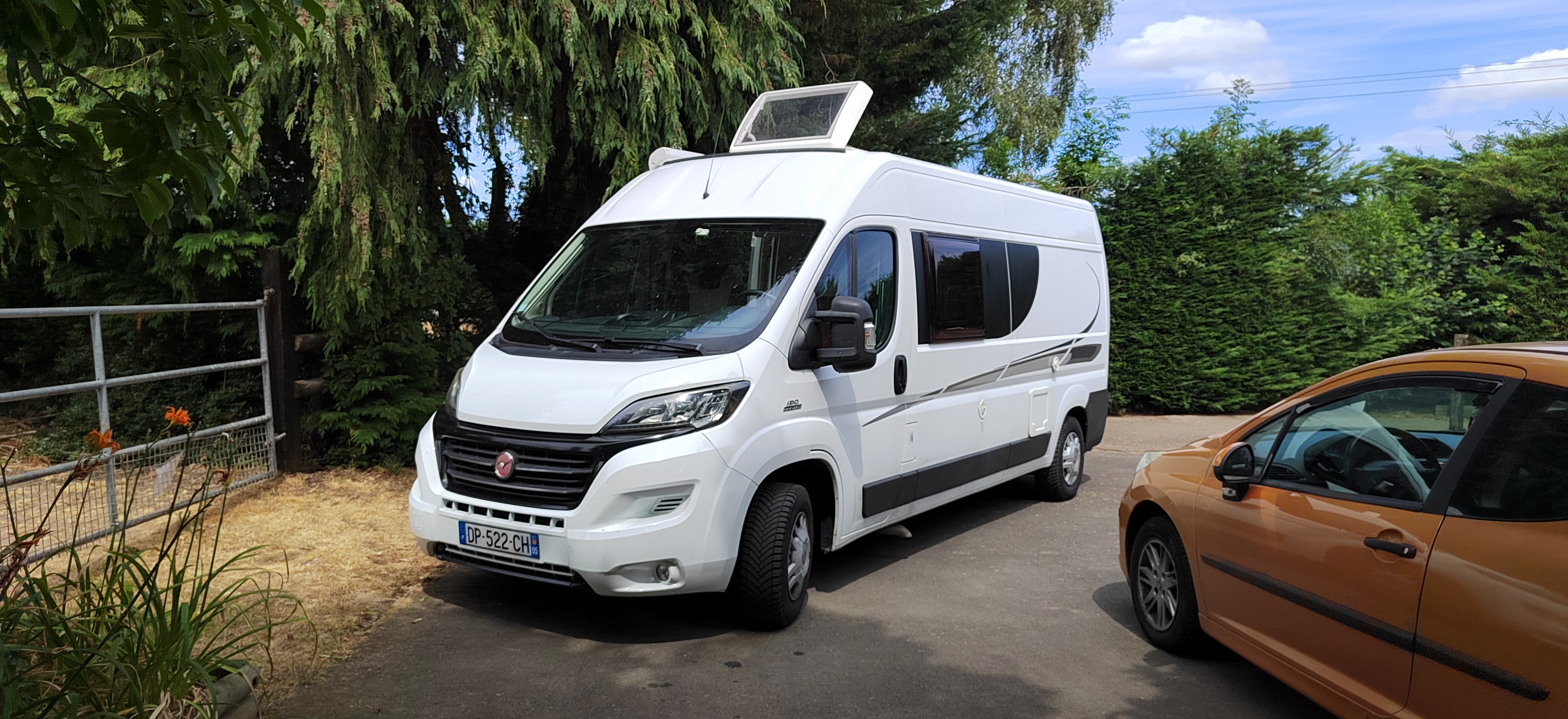 camping-car PILOTE V600  extérieur / latéral gauche
