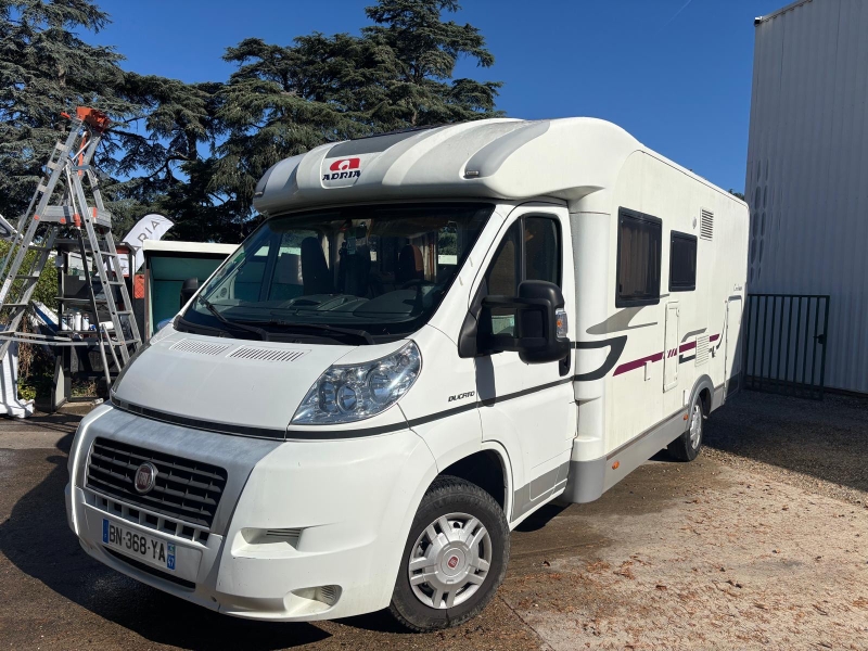 camping-car ADRIA CORAL S680SP  extérieur / latéral droit