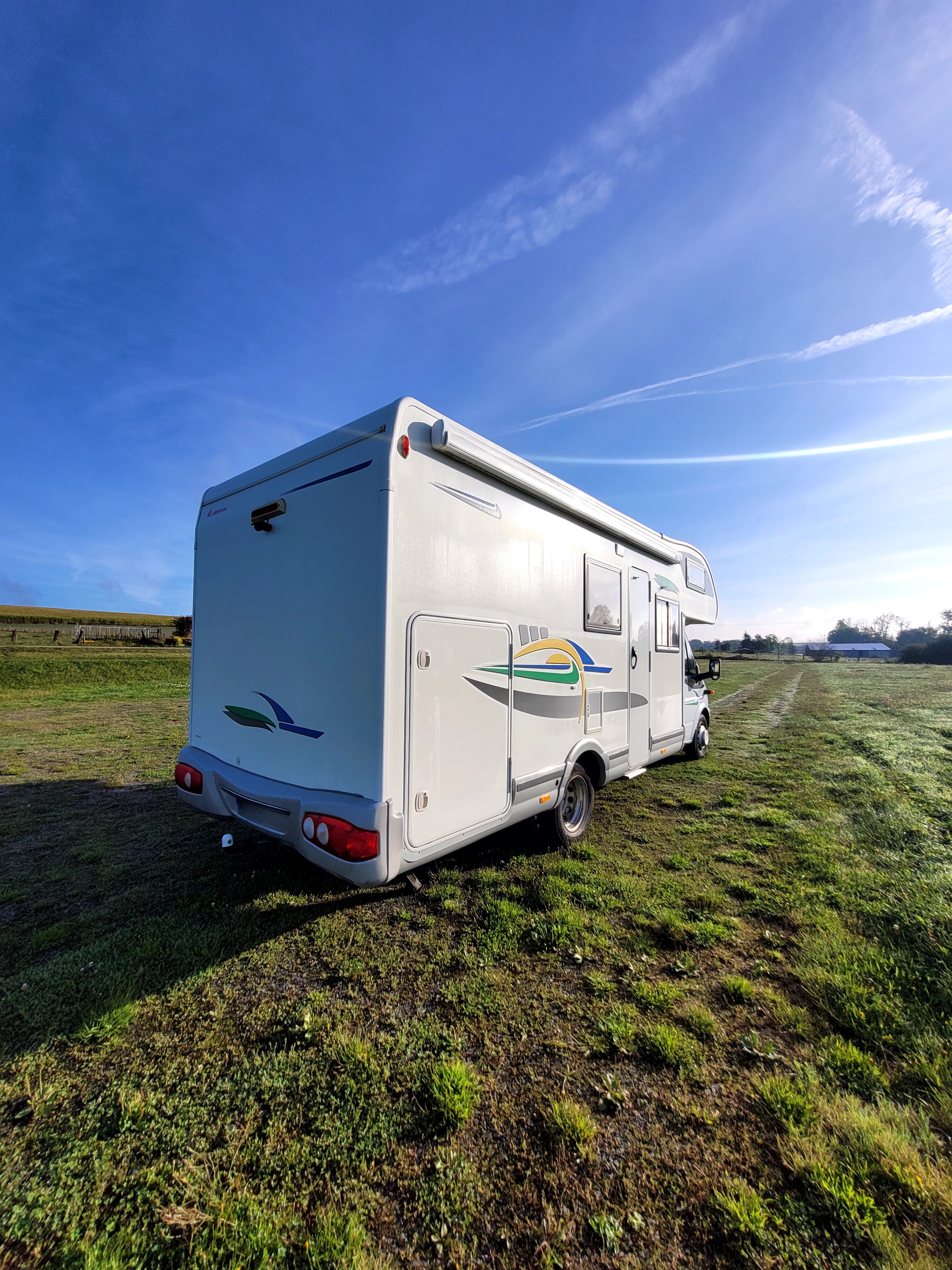 camping-car CHAUSSON WELCOME 28  extérieur / latéral droit