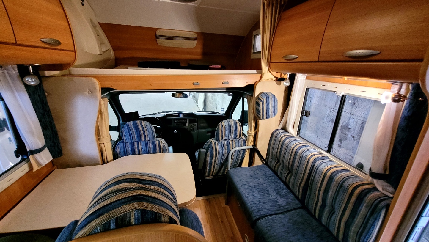 camping-car CHAUSSON WELCOME 28  intérieur / coin salon