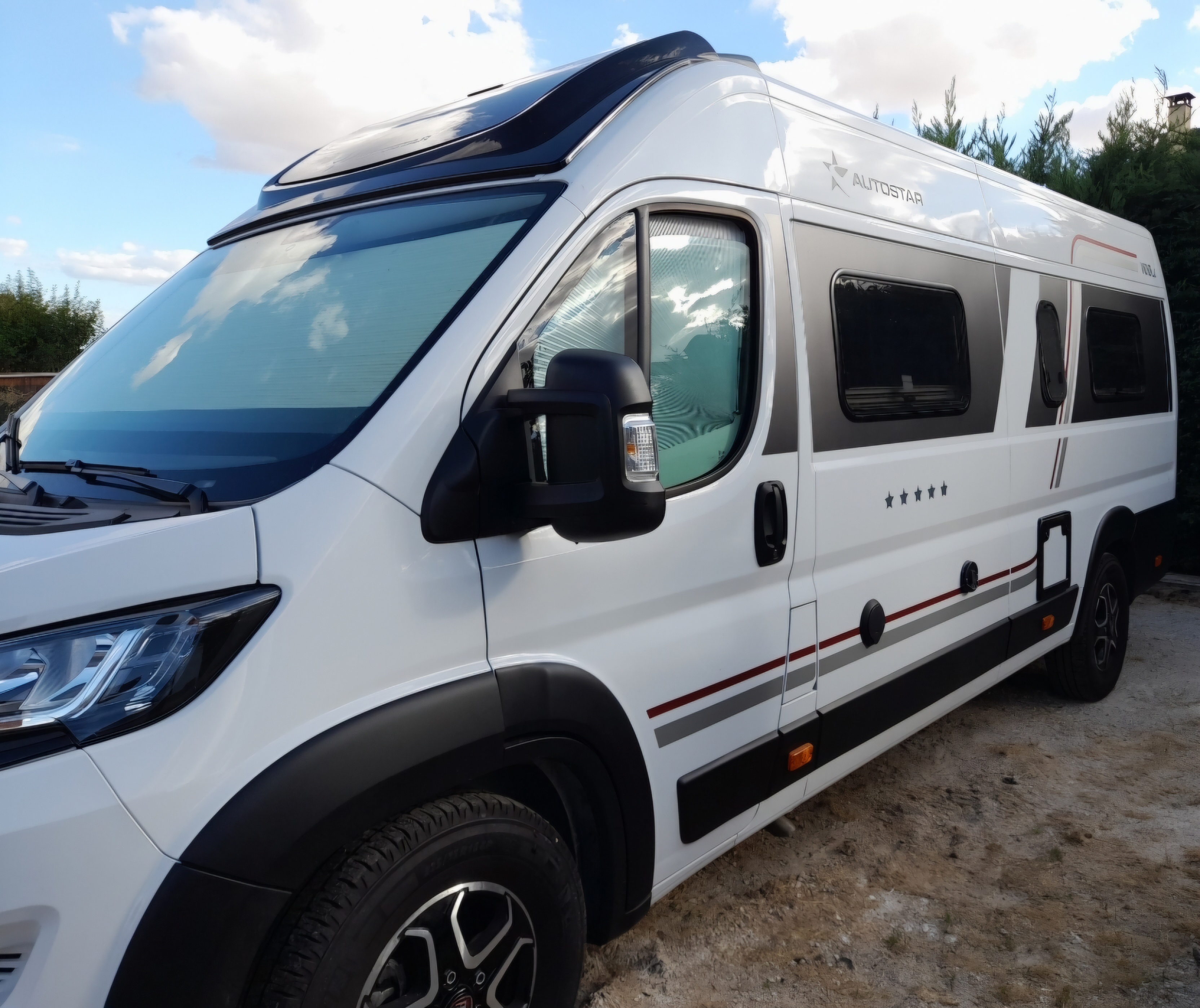 camping-car autostar V630LJ  extérieur / latéral droit