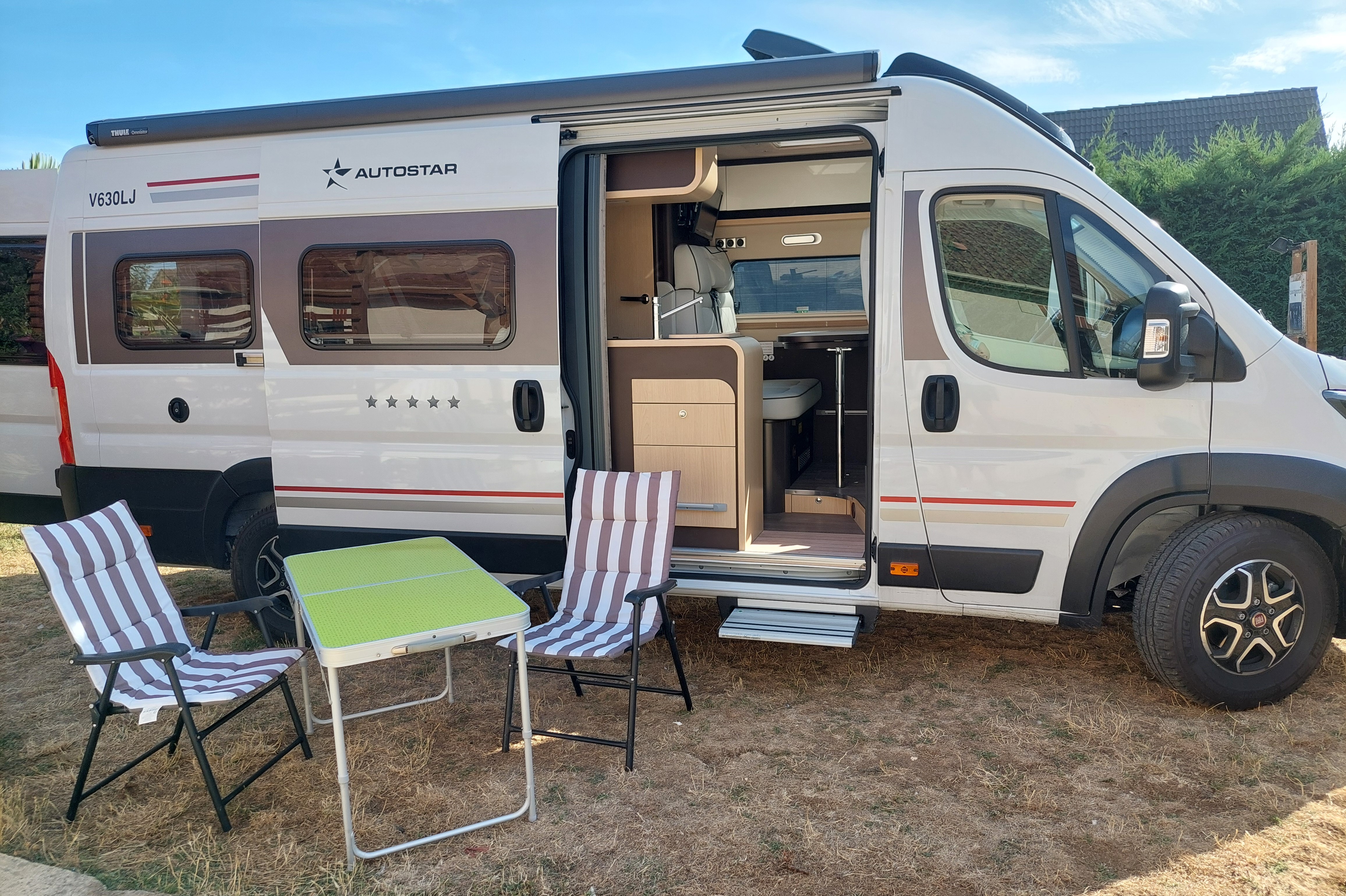 camping-car autostar V630LJ  extérieur / latéral gauche