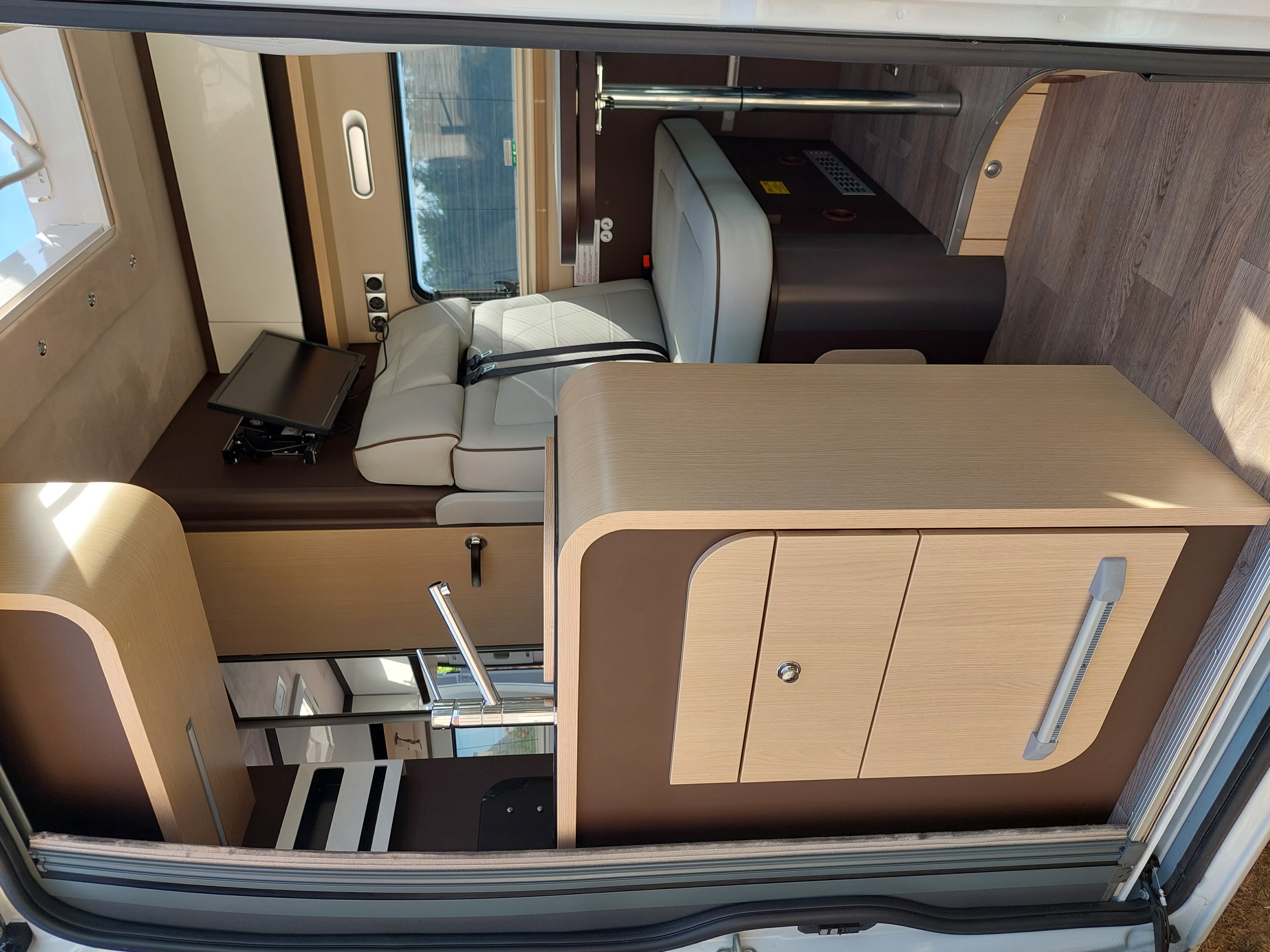 camping-car autostar V630LJ  intérieur / coin salon