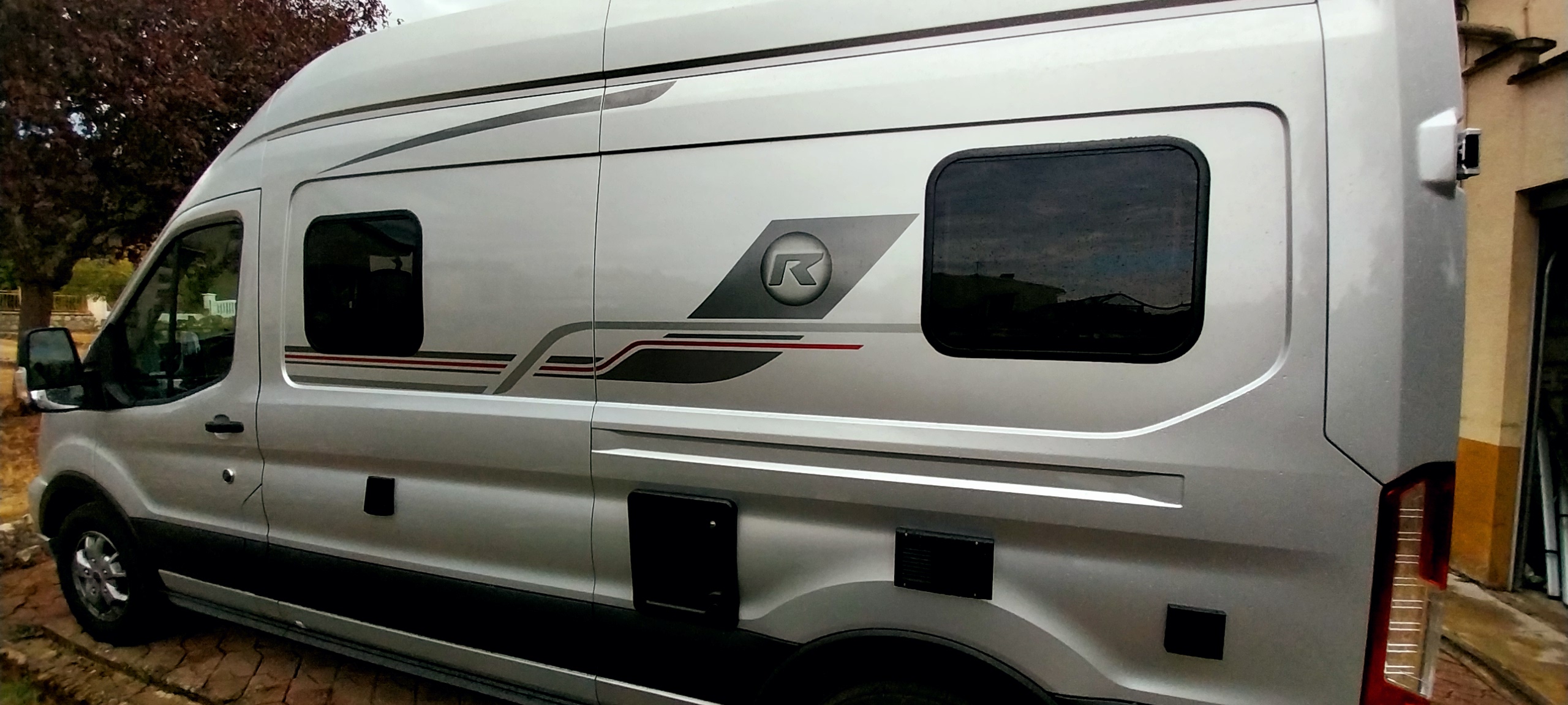 camping-car RANDGER 560 4X4  extérieur / latéral gauche