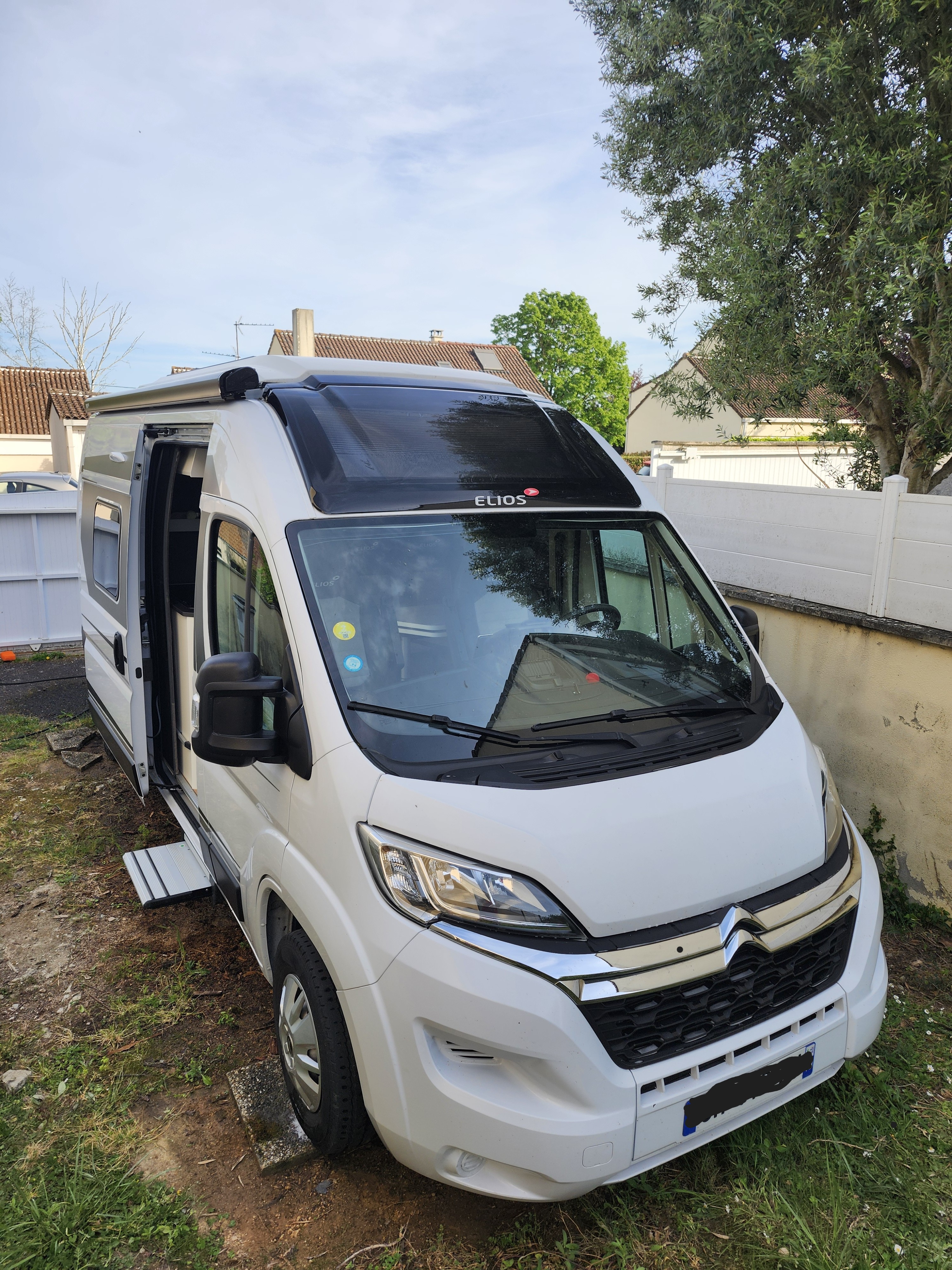 camping-car ELIOS VAN  extérieur / face avant