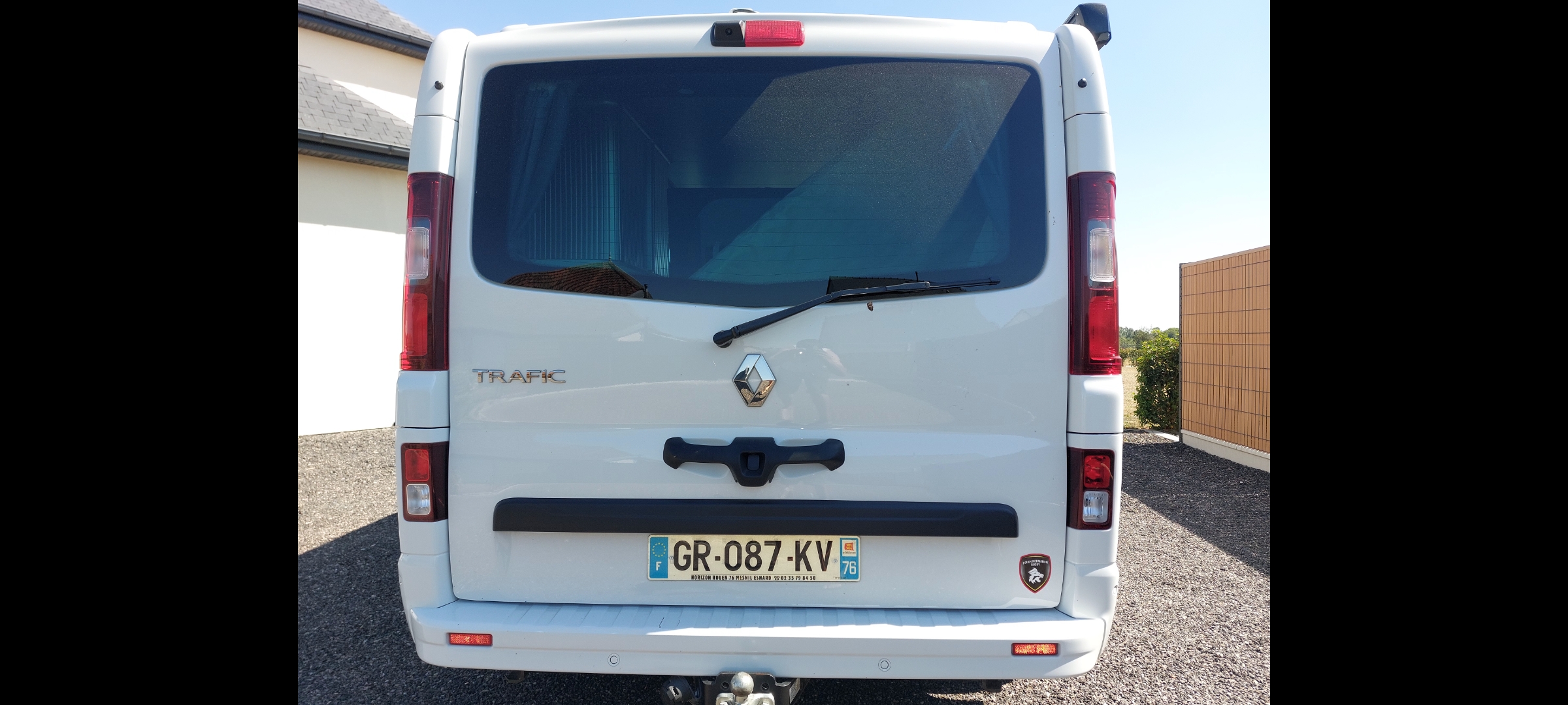 camping-car RENAULT TRAFIC  extérieur / arrière