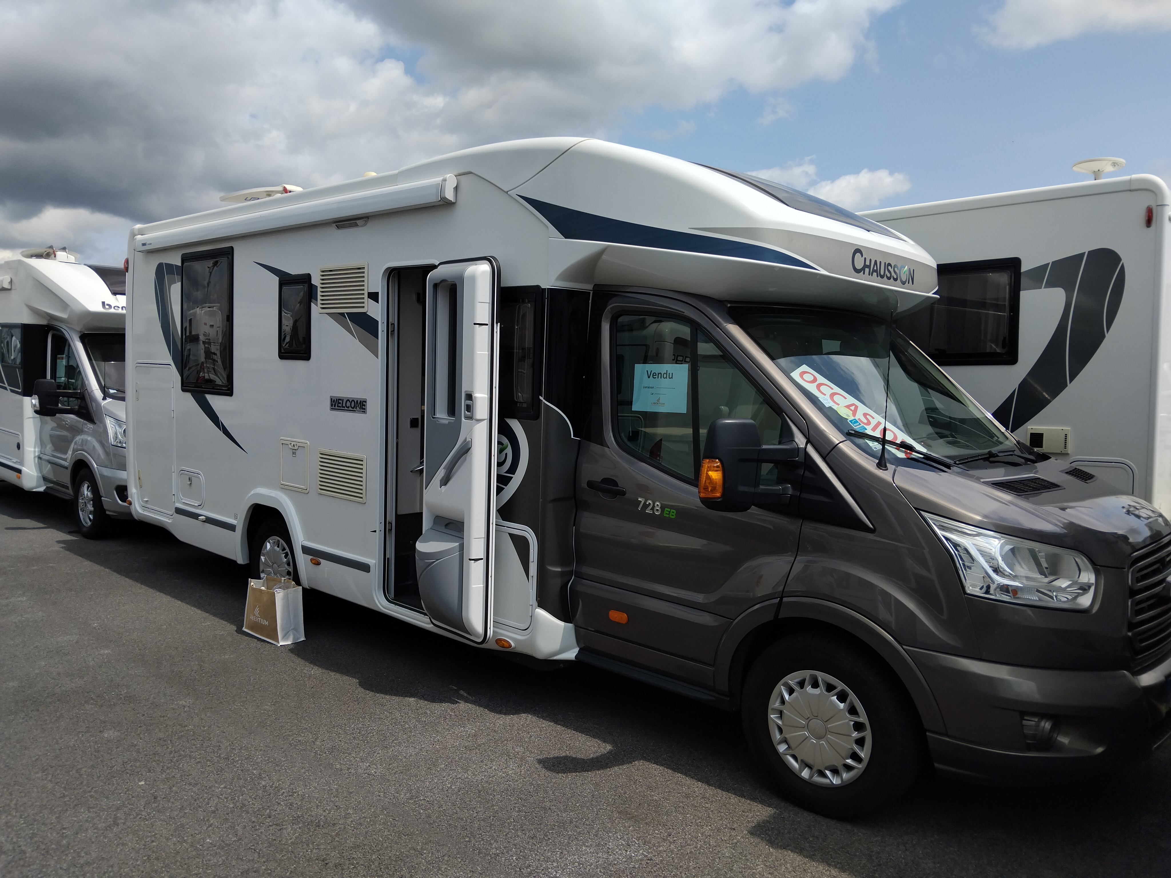 camping-car CHAUSSON WELCOME 728EB  extérieur / latéral droit