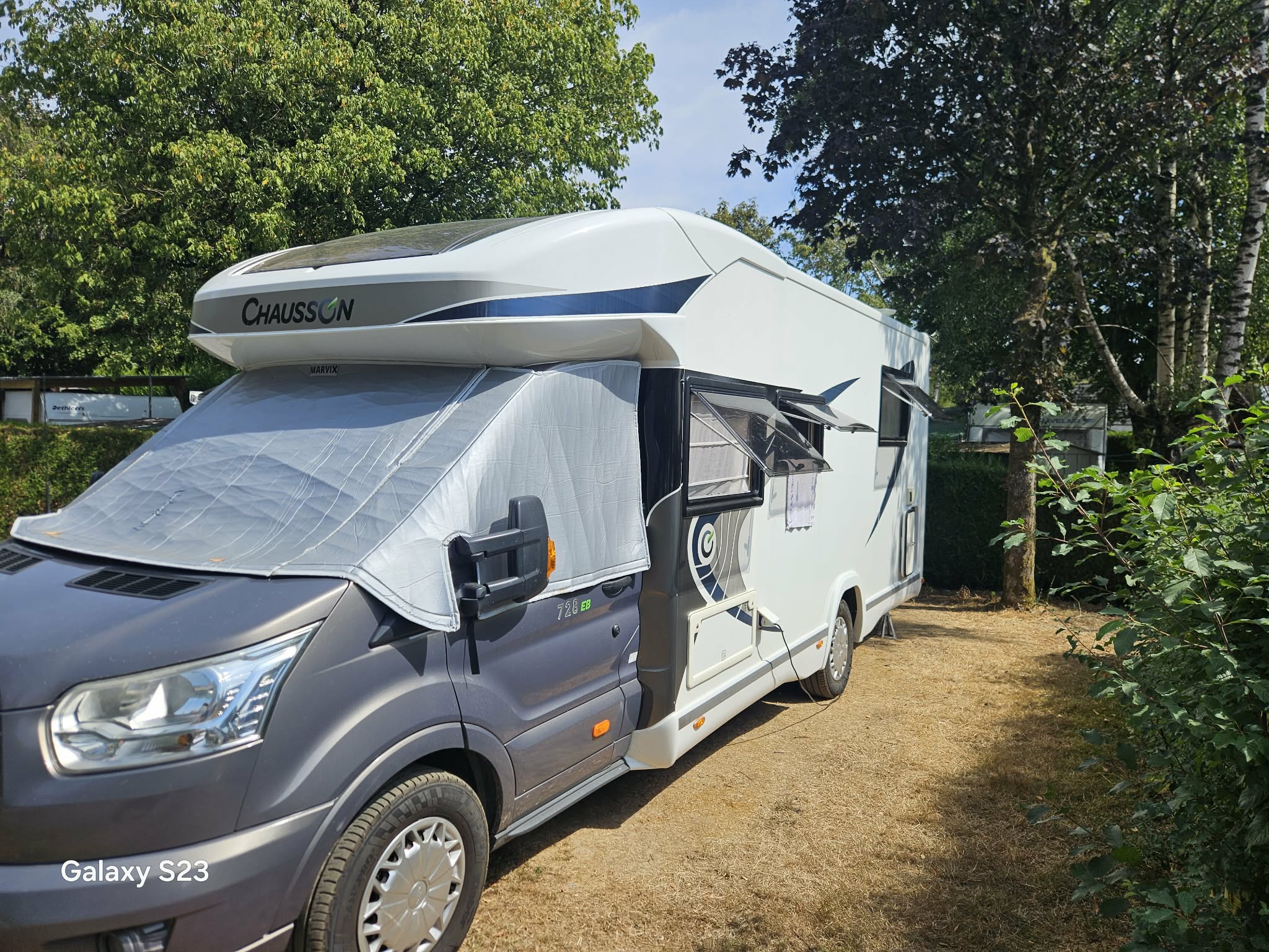camping-car CHAUSSON WELCOME 728EB  extérieur / latéral gauche