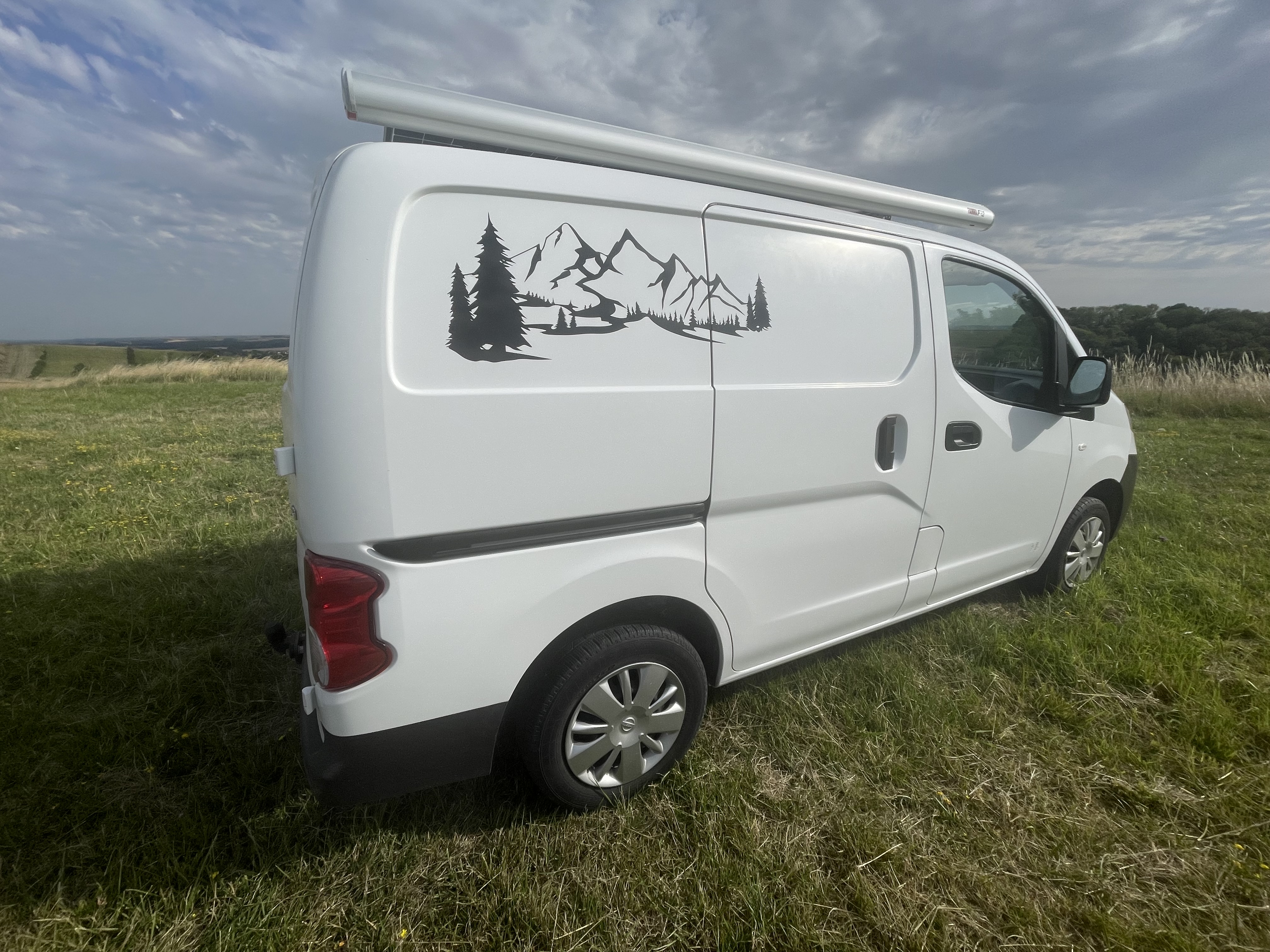 camping-car NISSAN NV200   extérieur / latéral droit