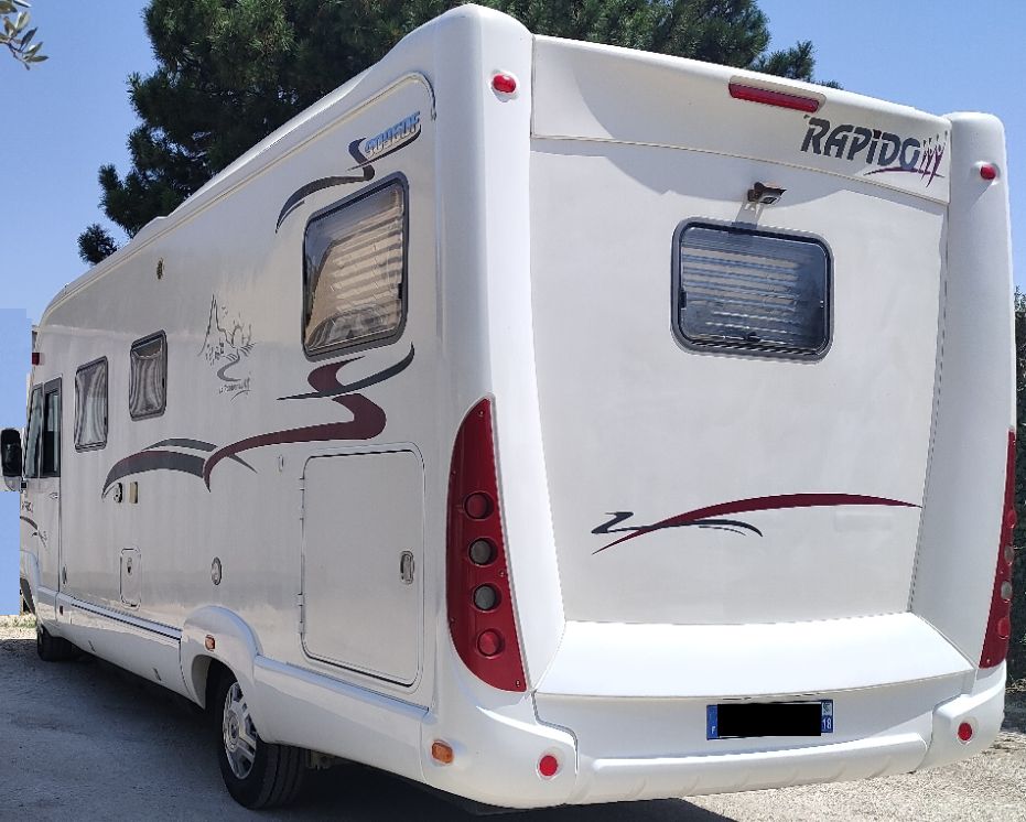 camping-car rapido 9096 DF  extérieur / arrière
