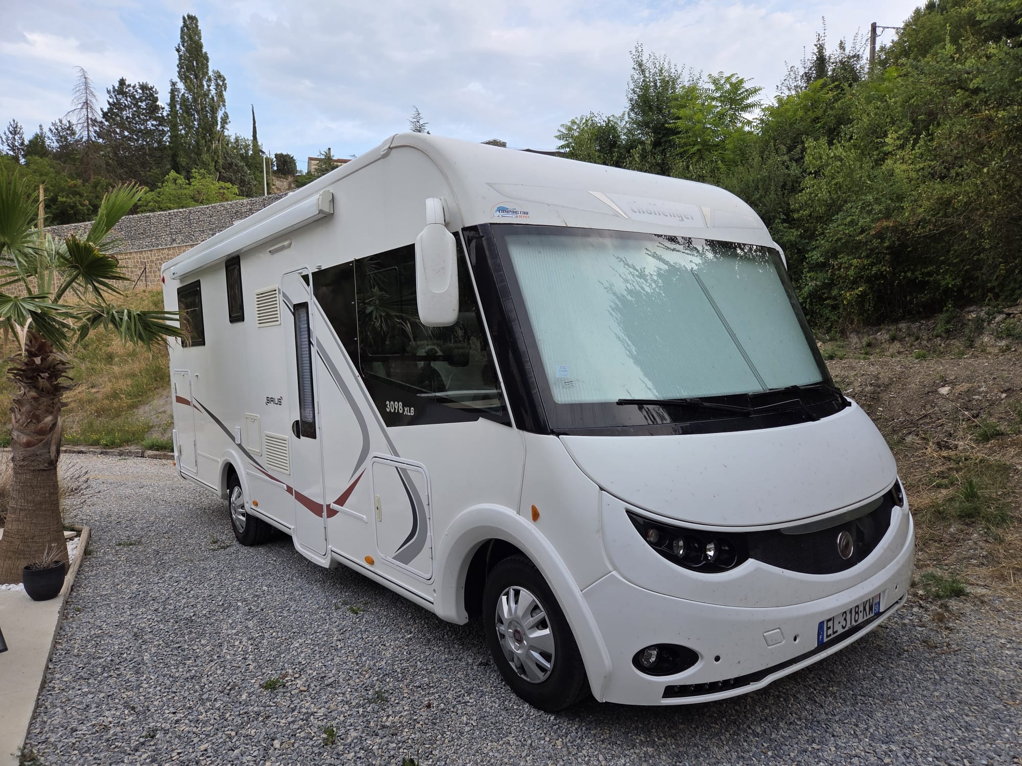 camping-car CHALLENGER 3098 XLB  extérieur / face avant