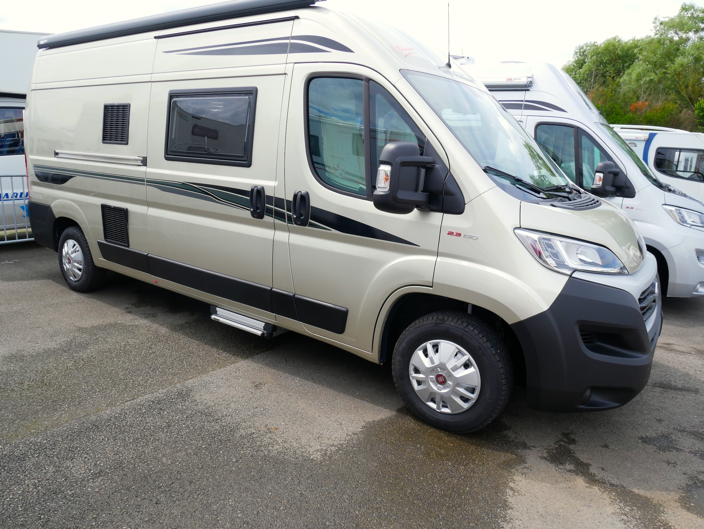 camping-car FONT VENDOME LEADER VAN DUO  extérieur / latéral droit