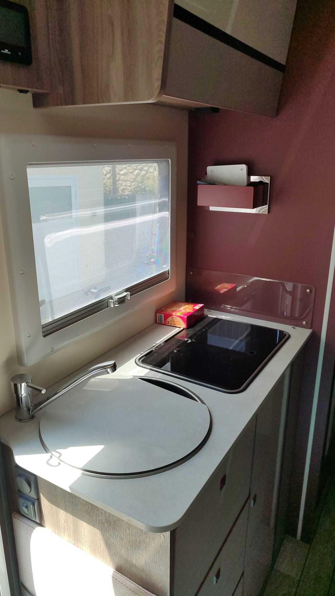 camping-car FORD ROLLER TEAM 291 TI  intérieur  / coin cuisine