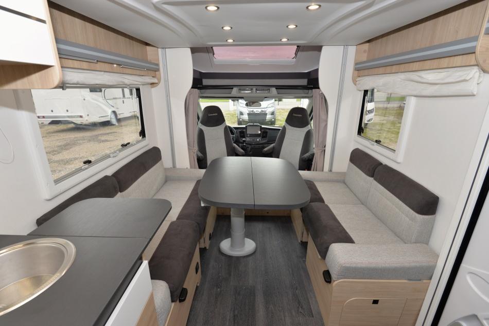 camping-car CHAUSSON 720 FIRST LINE  intérieur / coin salon