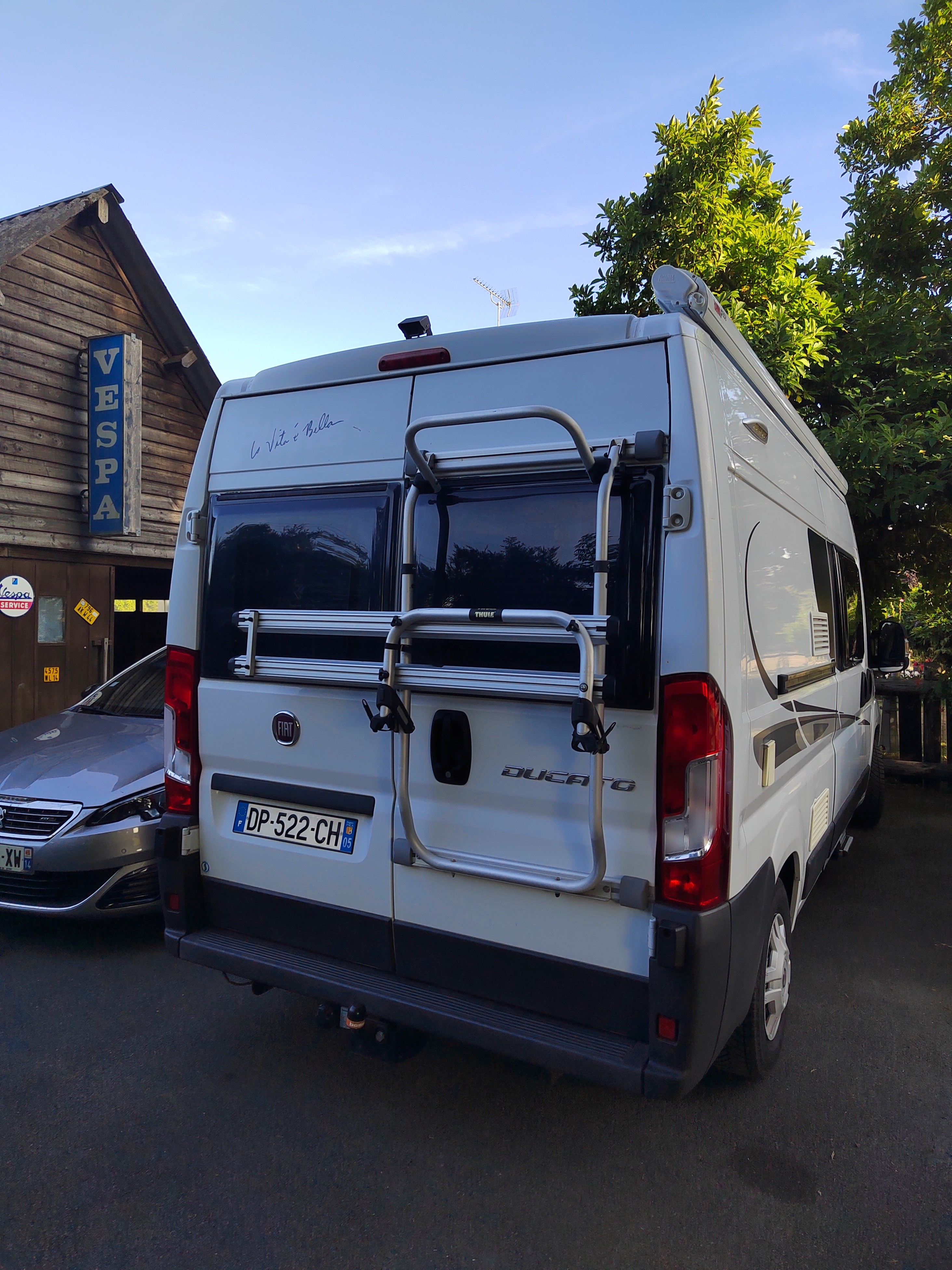 camping-car PILOTE V600  extérieur / arrière