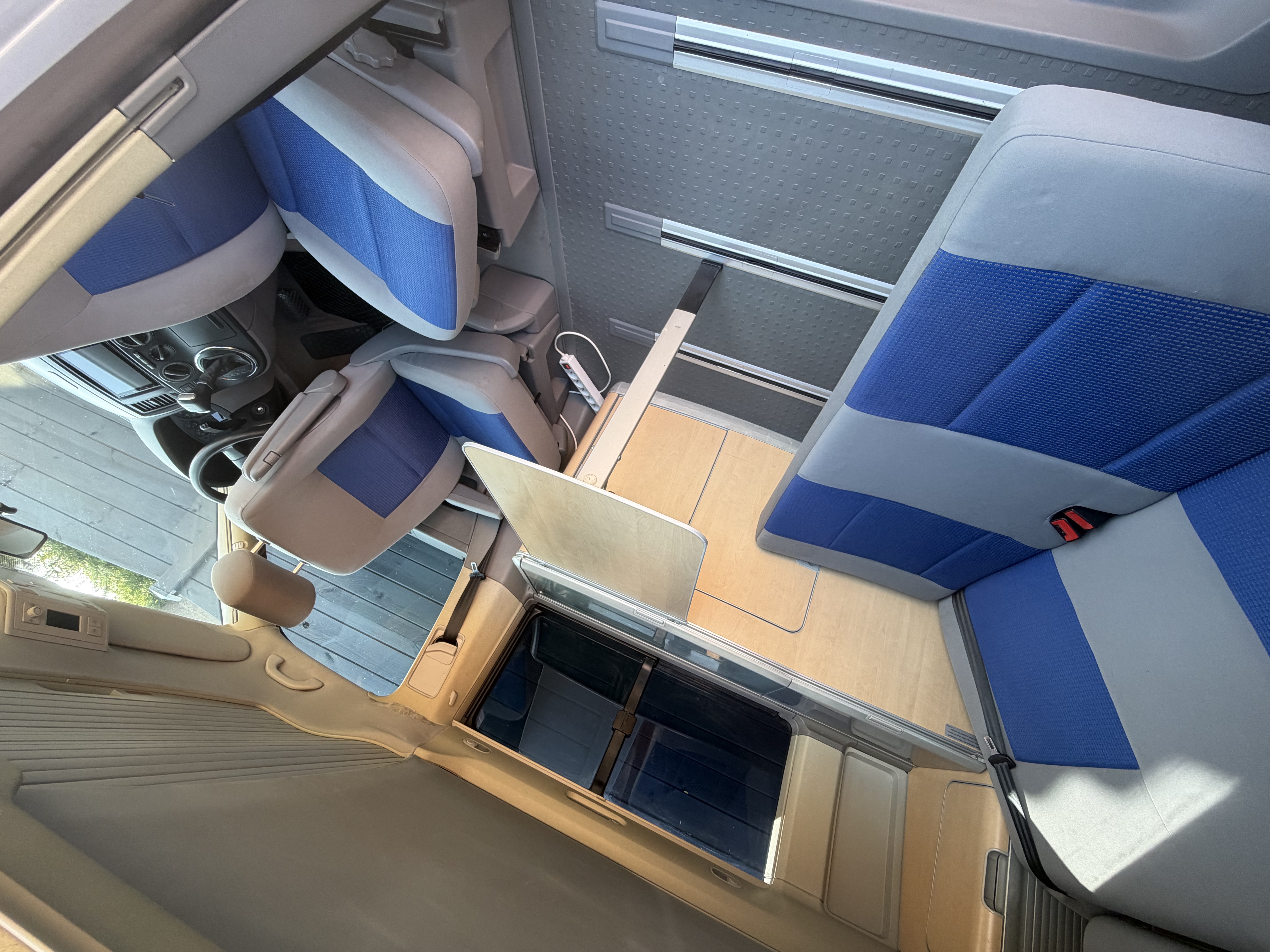 camping-car CALIFORNIA CONFORT TIPTRONIC 1  intérieur / coin salon