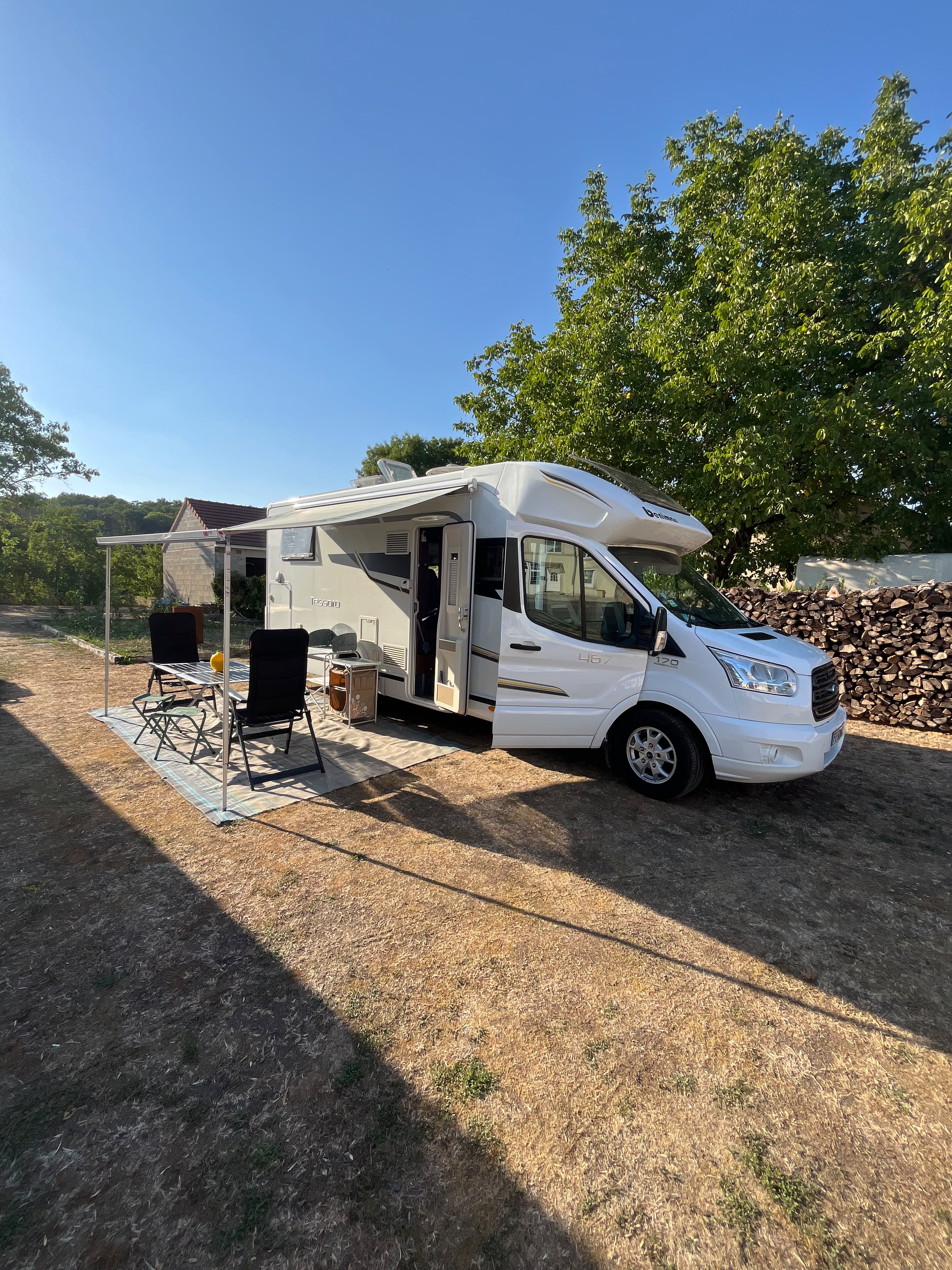 camping-car BENIMAR TESSORO 467  extérieur / latéral gauche