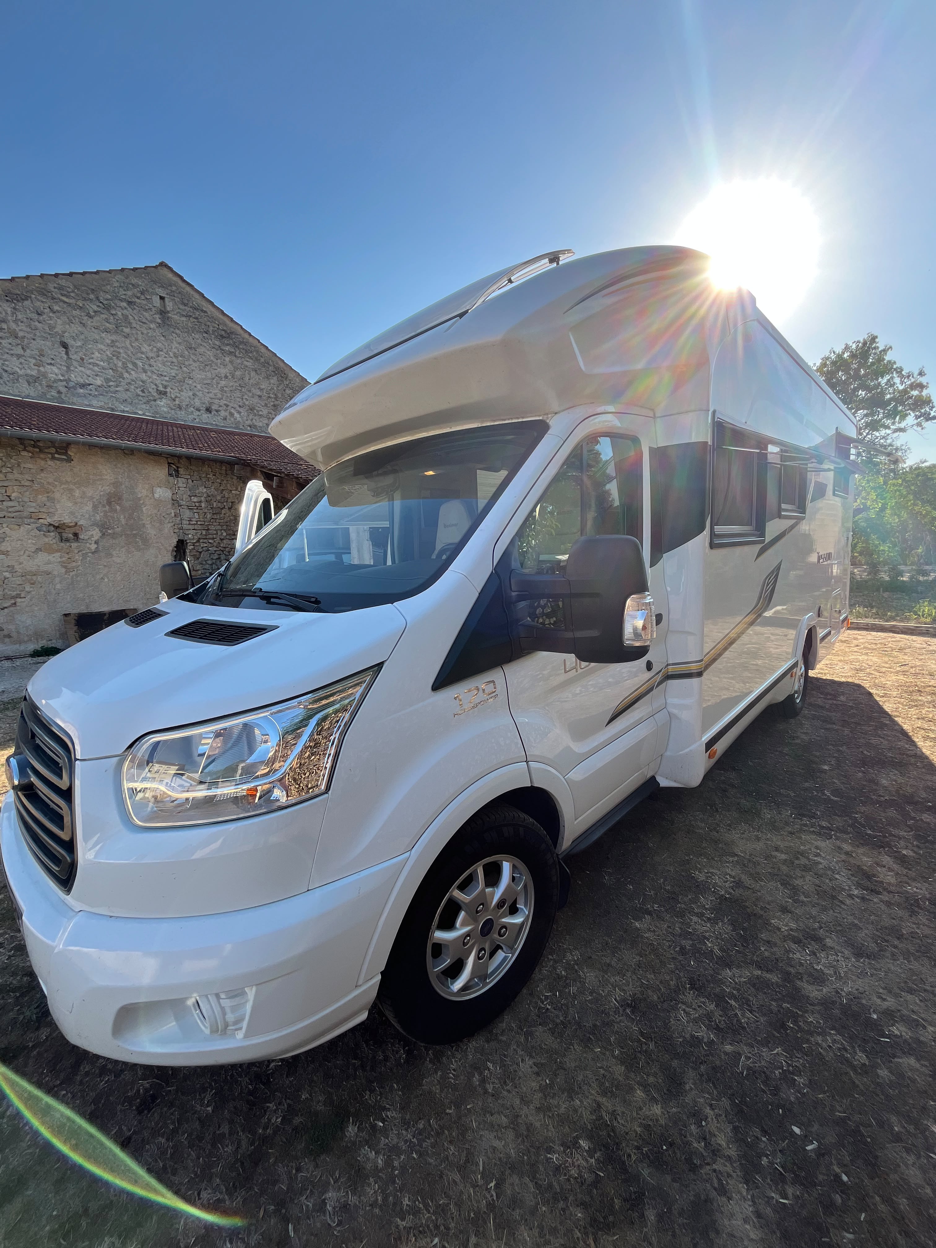 camping-car BENIMAR TESSORO 467  extérieur / latéral droit