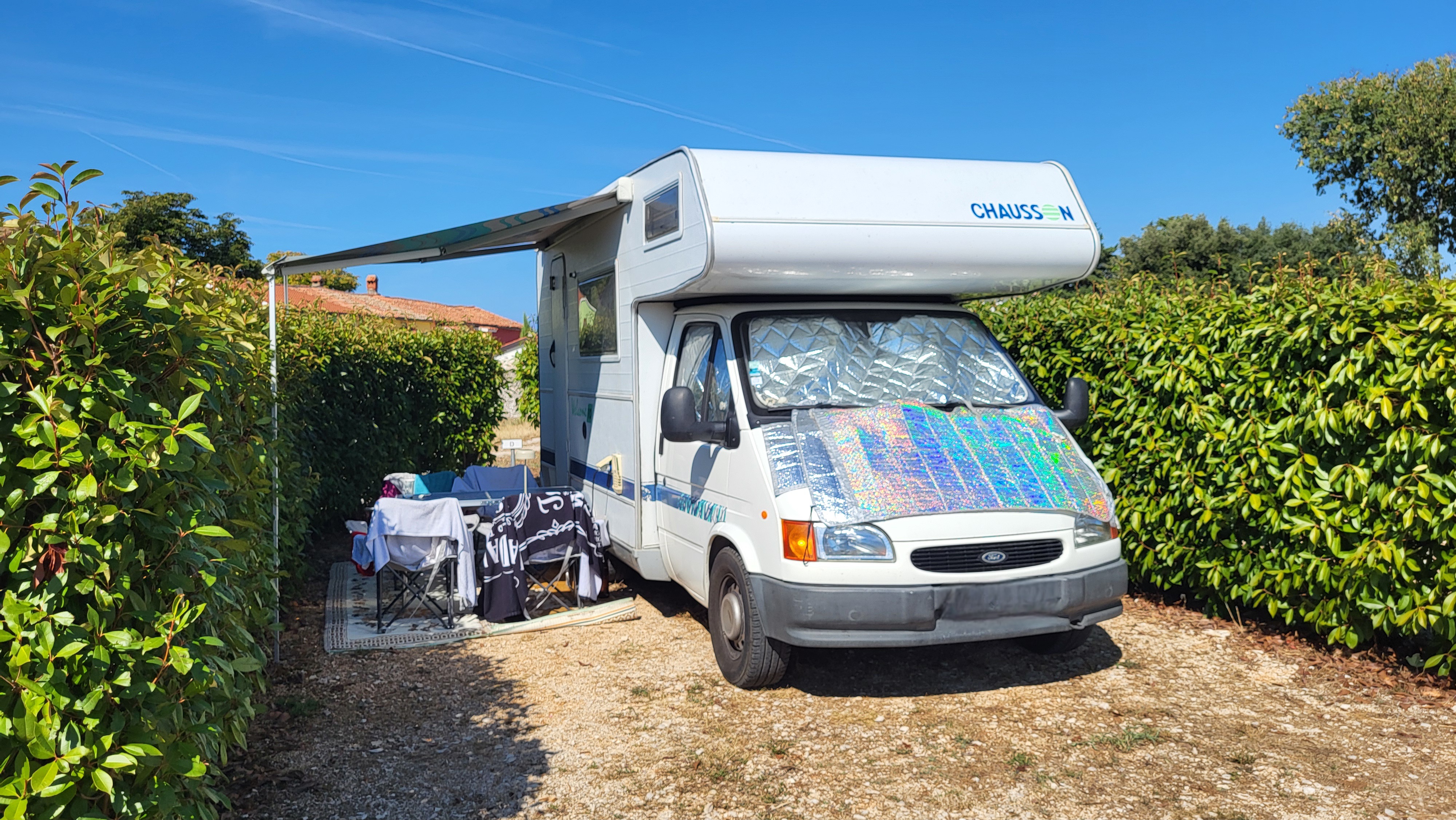 camping-car Ford Transit  extérieur / latéral gauche