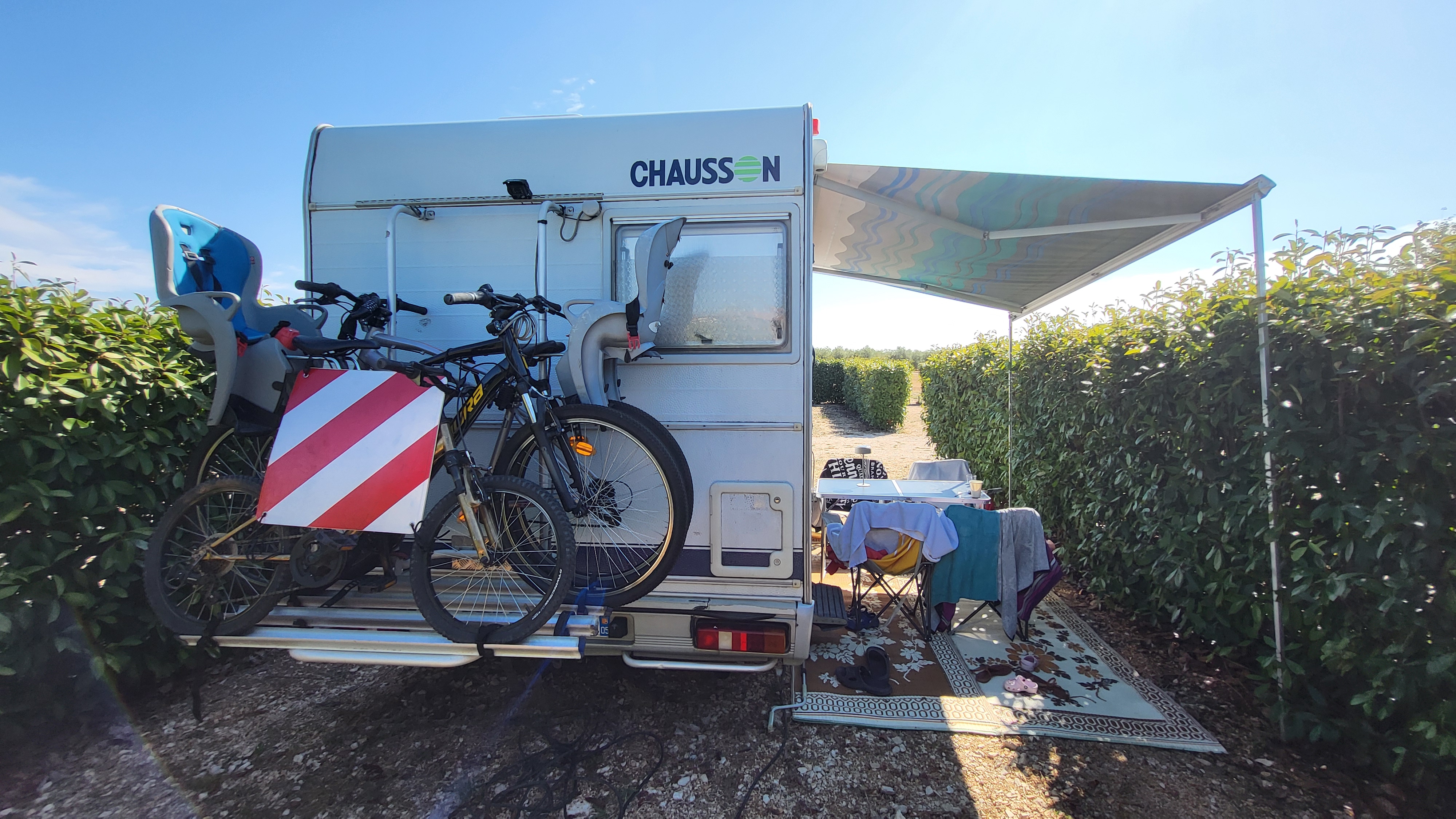 camping-car Ford Transit  extérieur / latéral droit