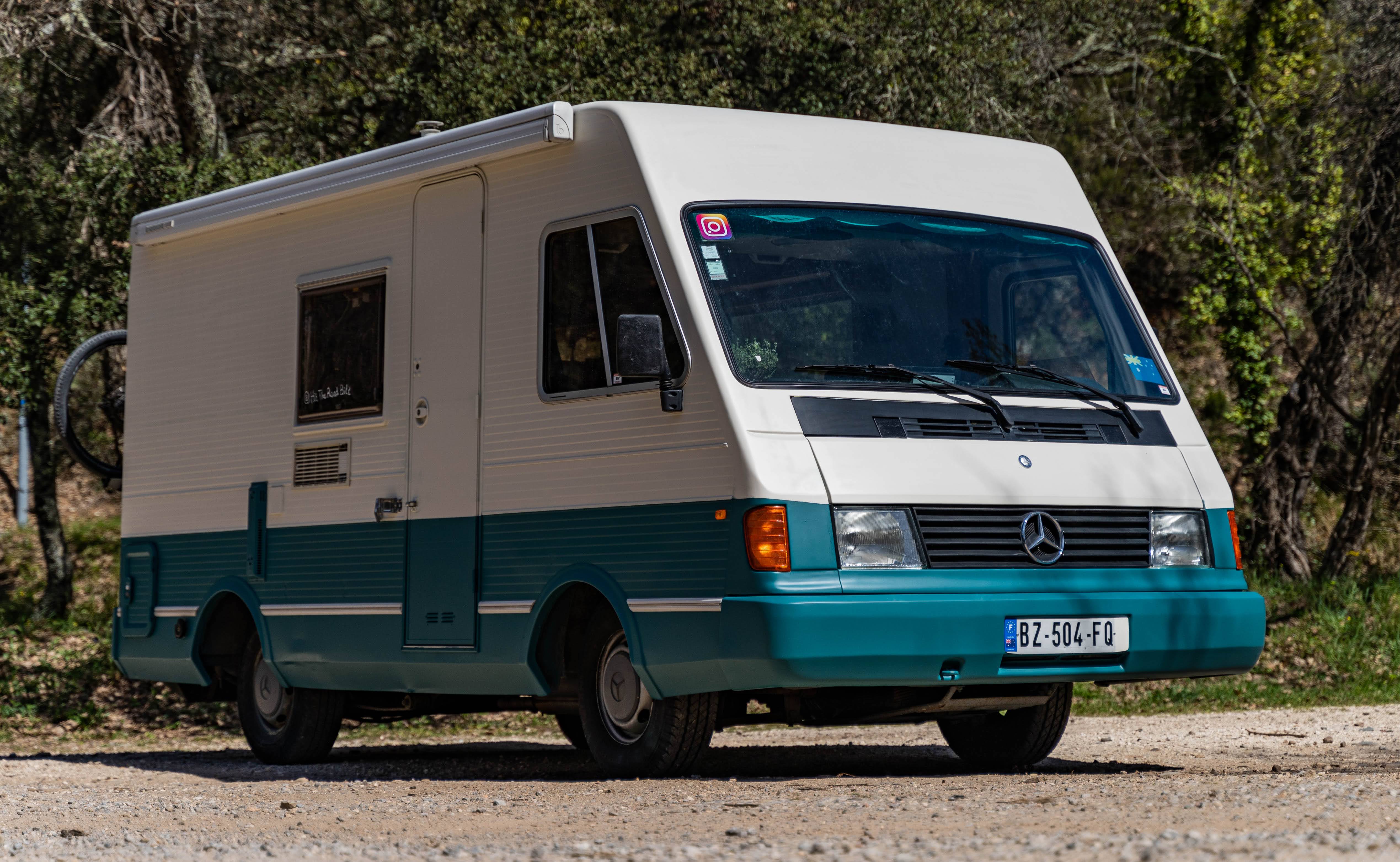 camping-car MIRAGE MB 100  extérieur / face avant