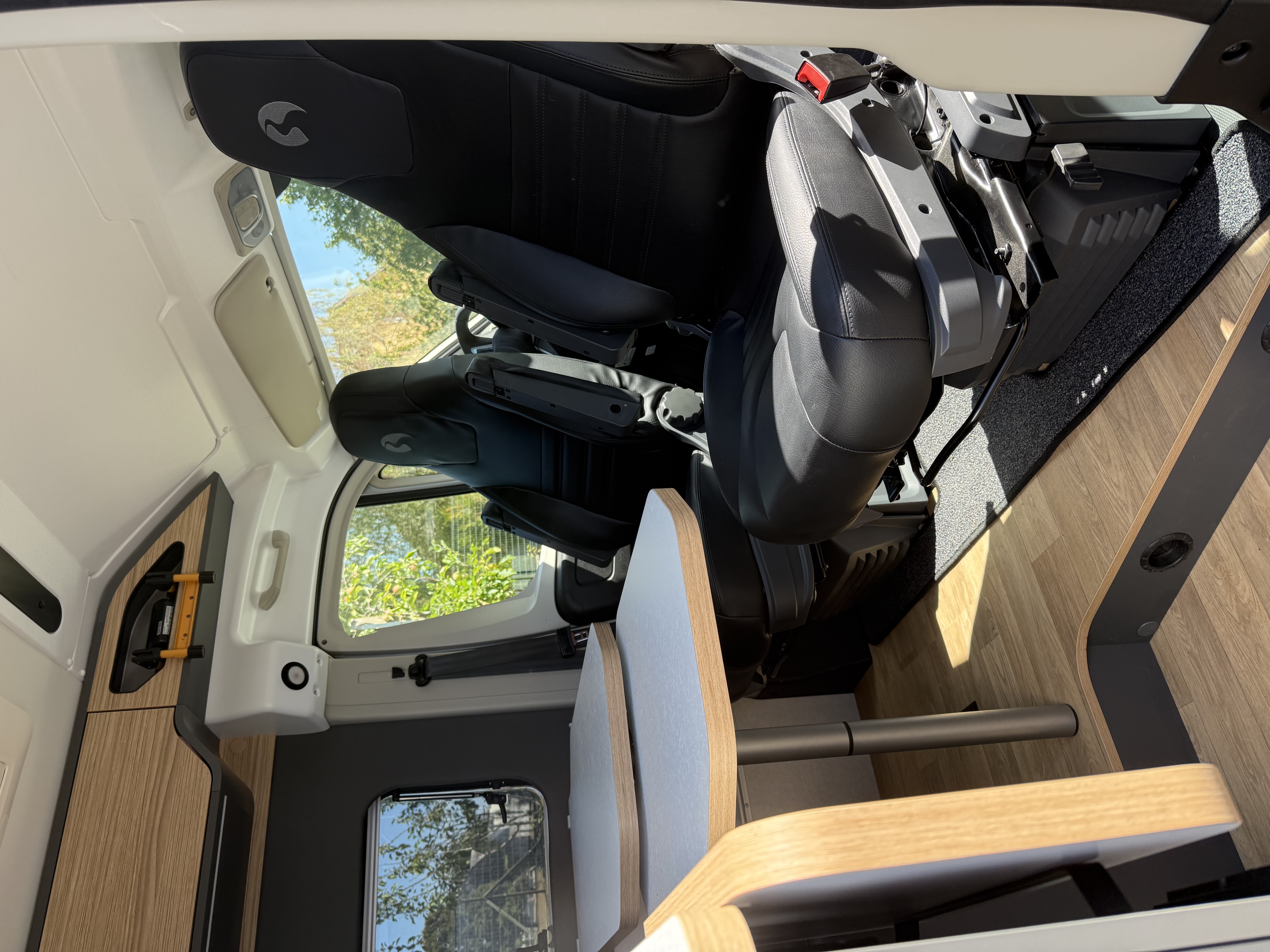 camping-car BAVARIA NOMADE  intérieur / coin salon