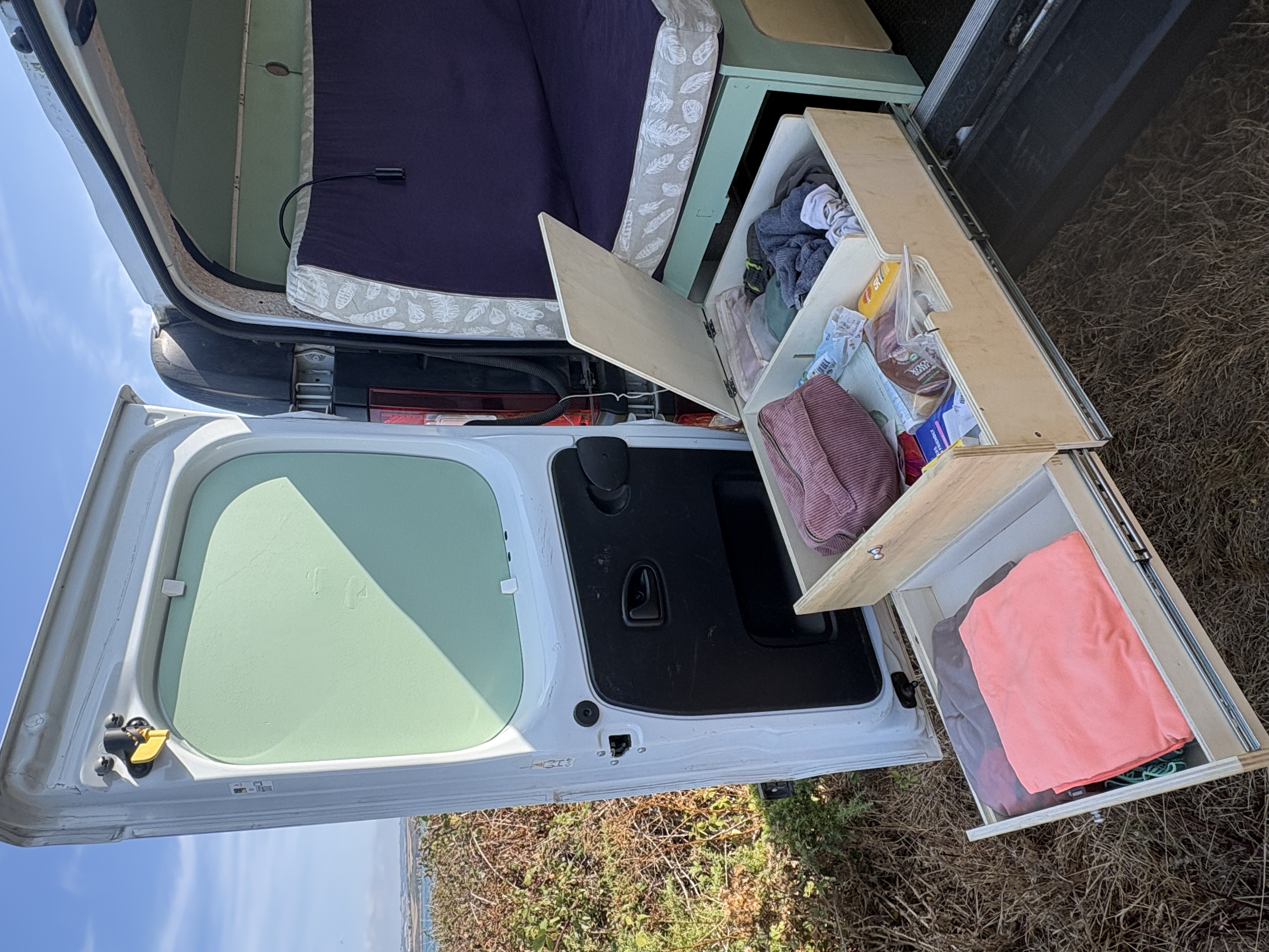camping-car RENAULT TRAFIC IV  extérieur / arrière
