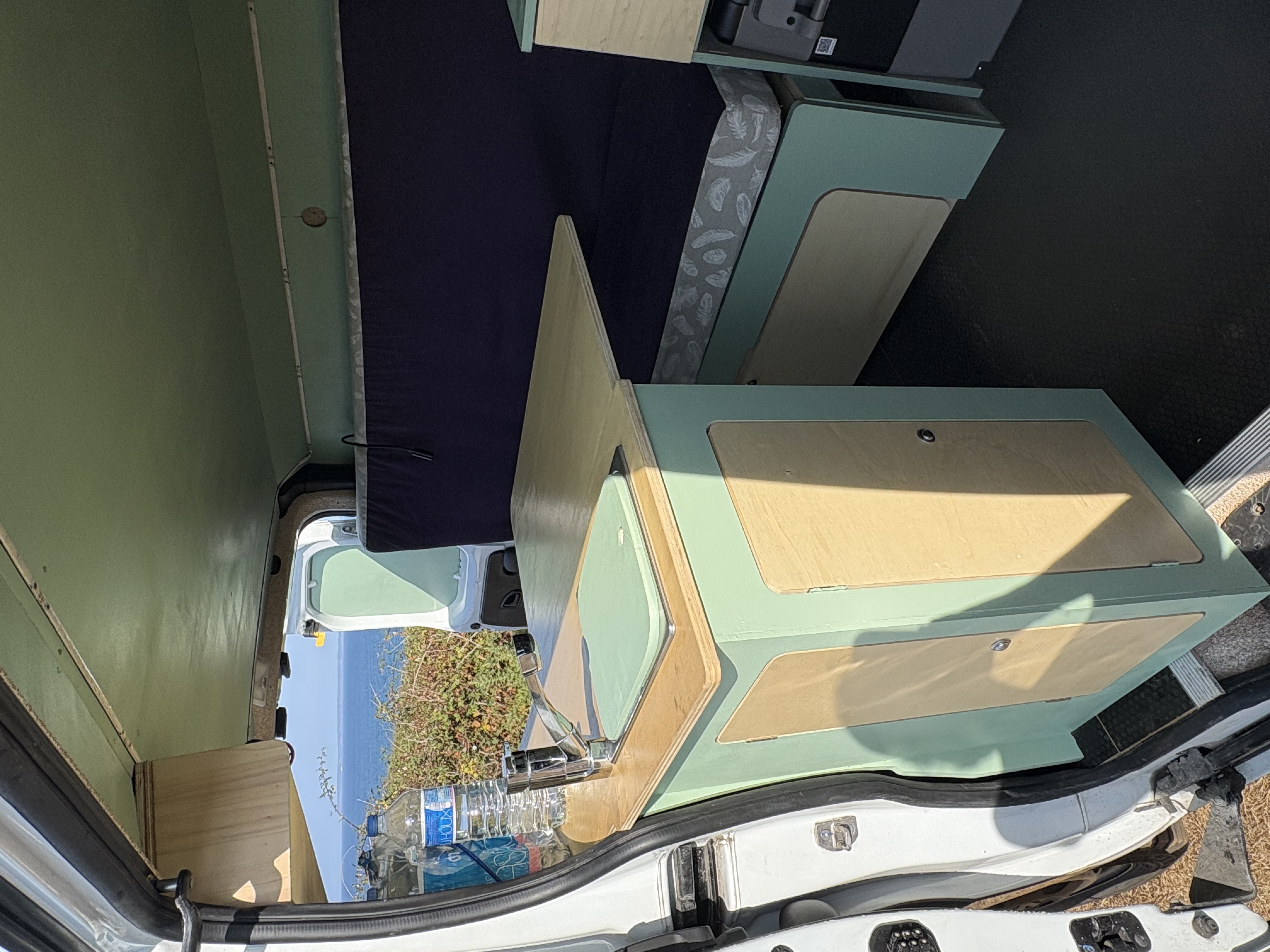 camping-car RENAULT TRAFIC IV  intérieur  / coin cuisine