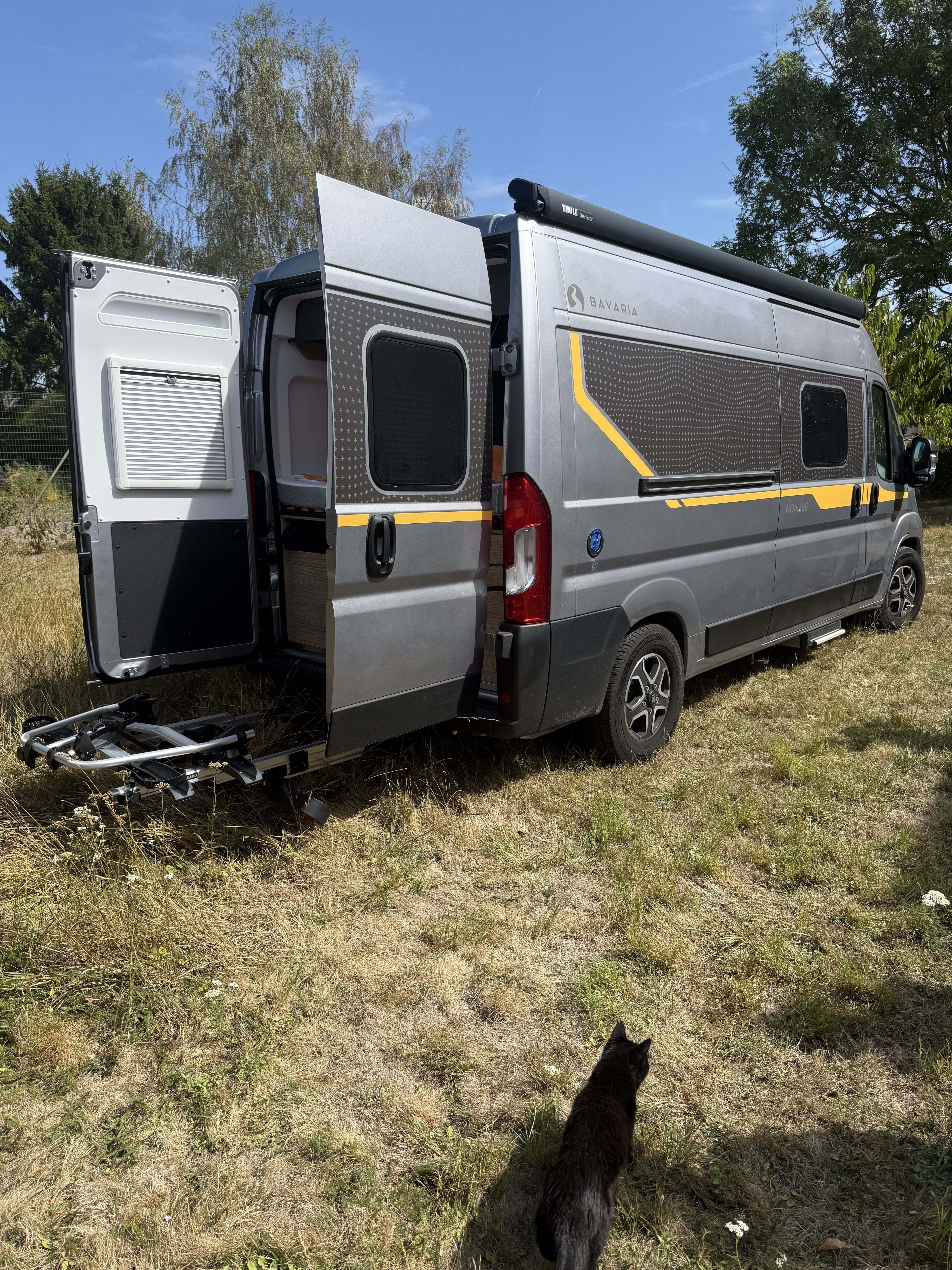 camping-car BAVARIA NOMADE  extérieur / latéral gauche