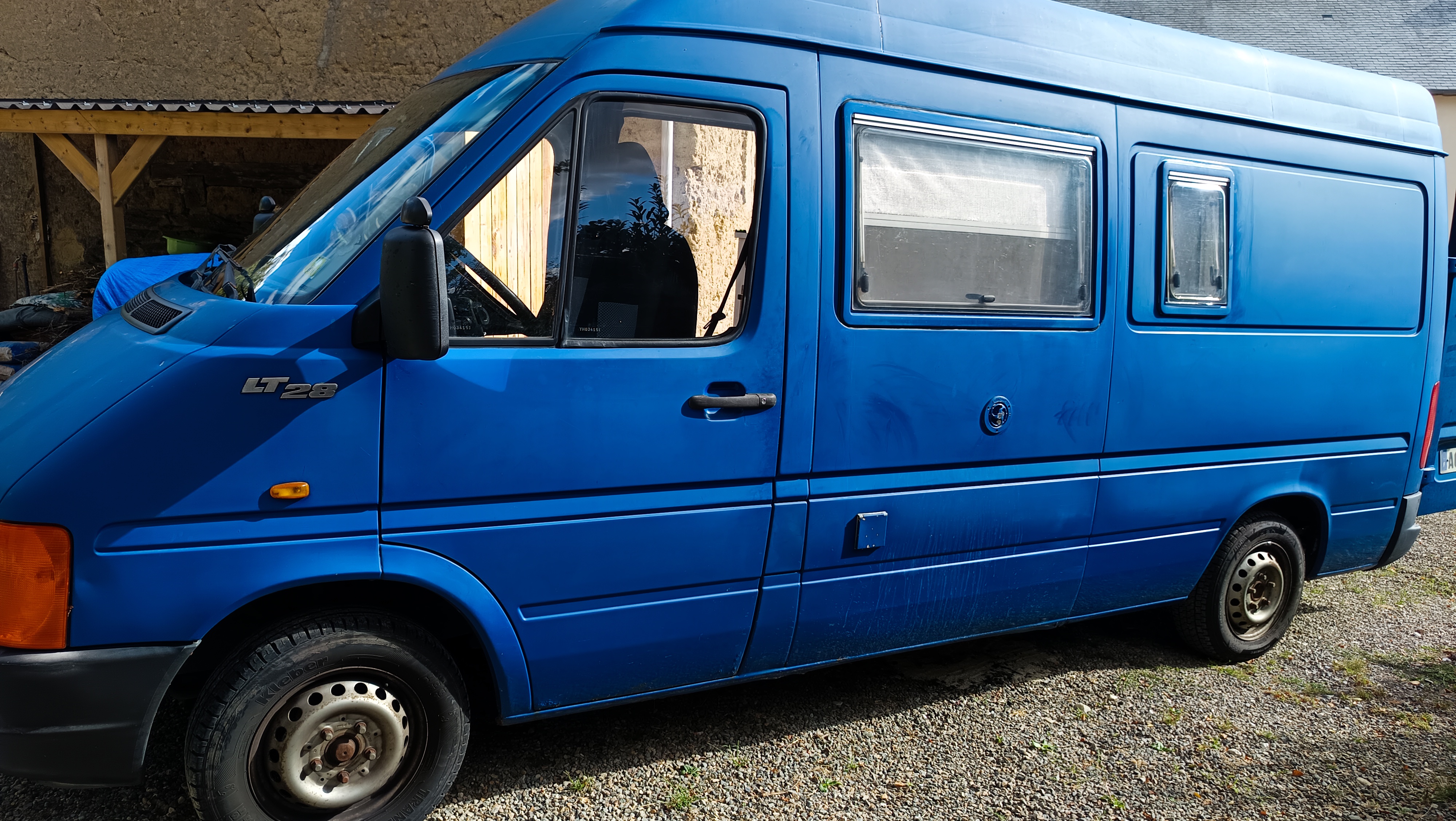 camping-car VOLKSWAGEN LT28  extérieur / latéral gauche